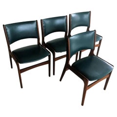 Erik Buch Cuatro sillas de comedor danesas de teca totalmente restauradas y personalizables