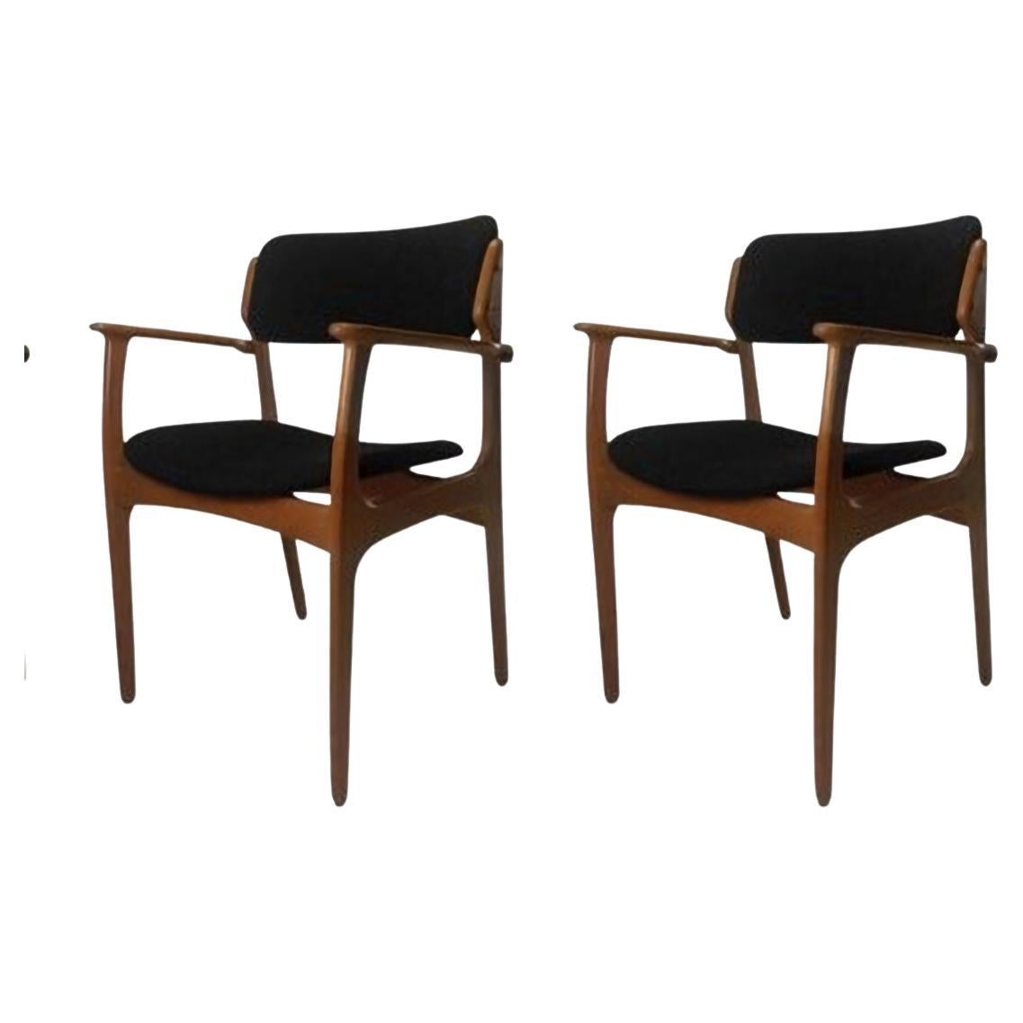 Erik Buch Four Restored and Reupholstered Dining Chairs and Two Armchairs in Oak