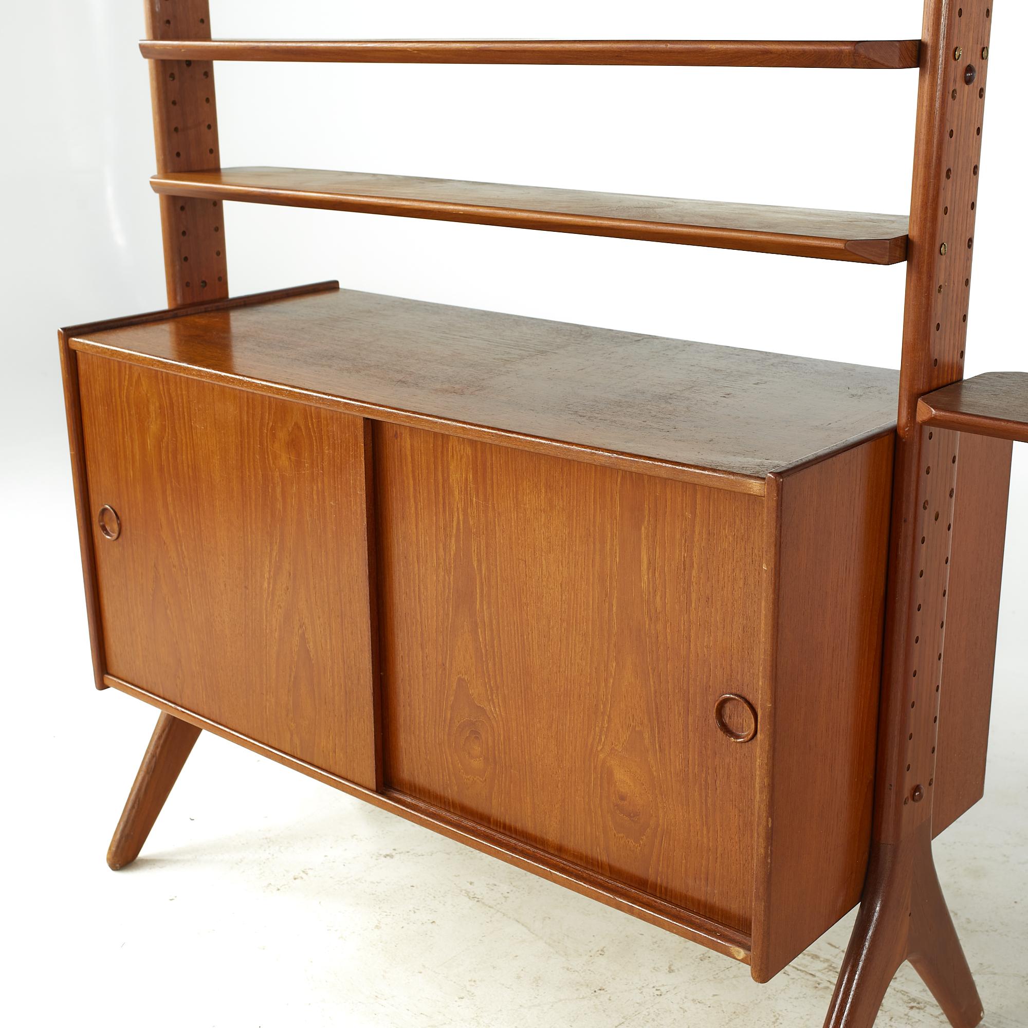 Erik Buch Midcentury 3 Bay Teak Freestanding Wall Unit In Good Condition For Sale In Countryside, IL