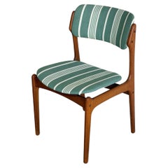 Silla de comedor Erik Buch, modelo 49, de teca, con tapizado a rayas verdes, vintage danesa