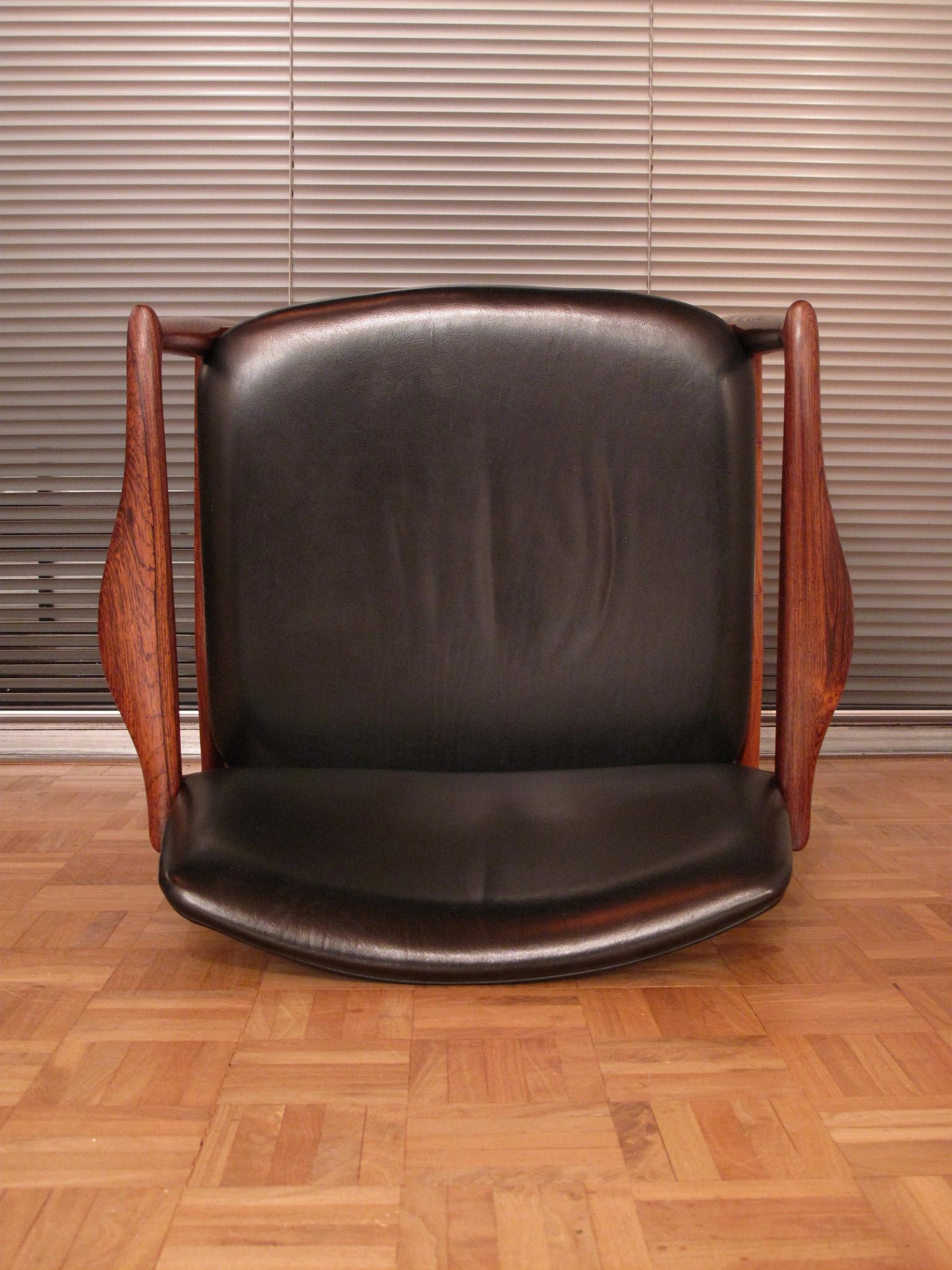 Erik Buch Model SJ 67 Rosewood & Leather Armchair for R. Skovgaard ‘Ørum Mobler’ In Good Condition In Shepperton, Surrey