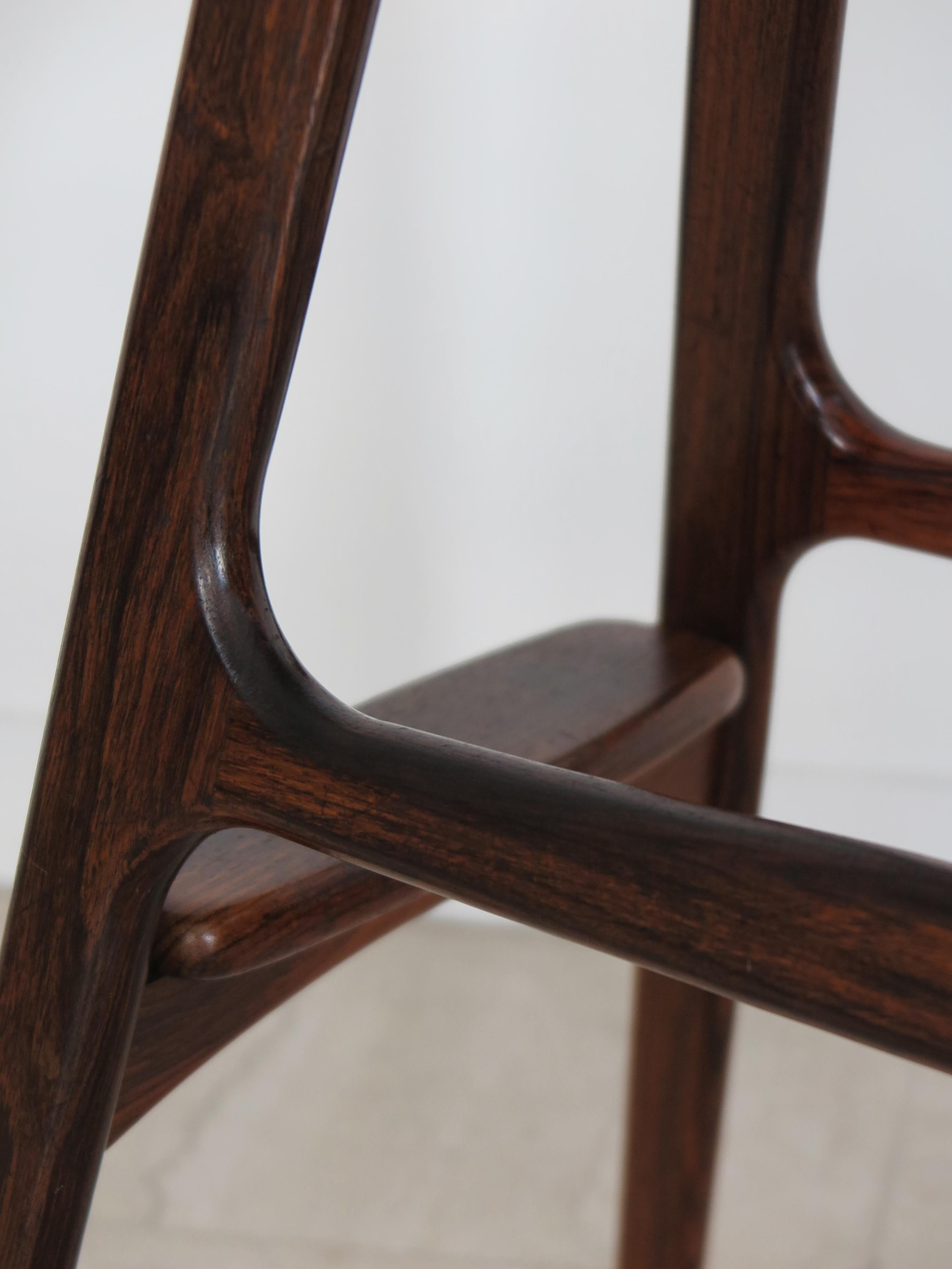 Erik Buch Tabourets de bar scandinaves du milieu du siècle en bois foncé et cuir, Danemark années 1960 en vente 5