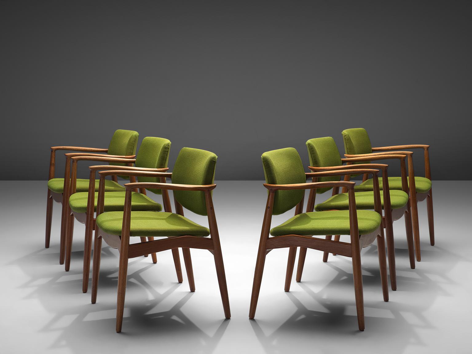 Erik Buch, set of six 'Captain' armchairs, green fabric and teak, Denmark, 1950s.

Set of six sculpted dining chairs in solid teak. These chairs show the characteristics of the well-known model 50 by Erik Buck. Yet this model has a more refined and