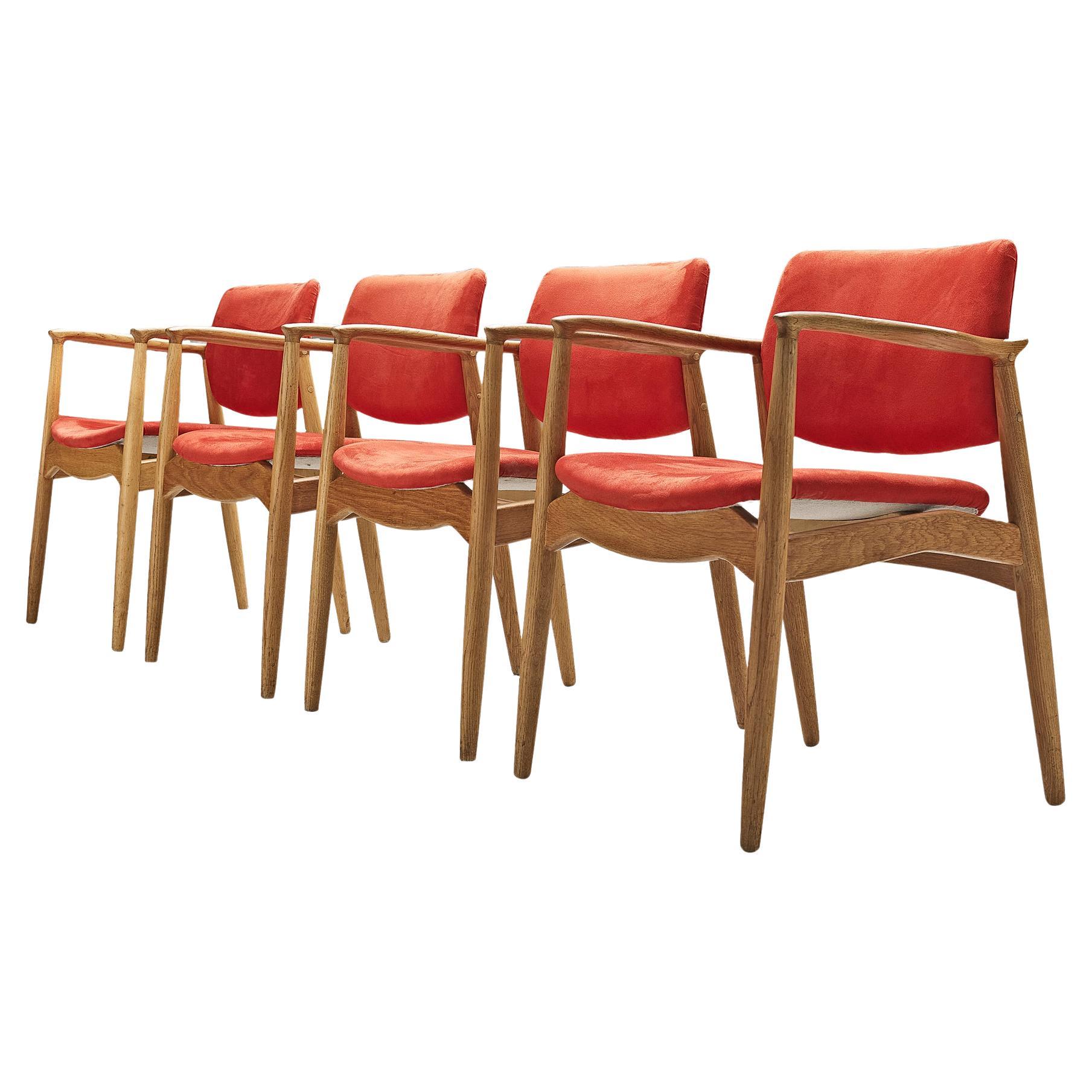 Erik Buch - Ensemble de quatre fauteuils « capitaine » en chêne et tapisserie rouge en vente