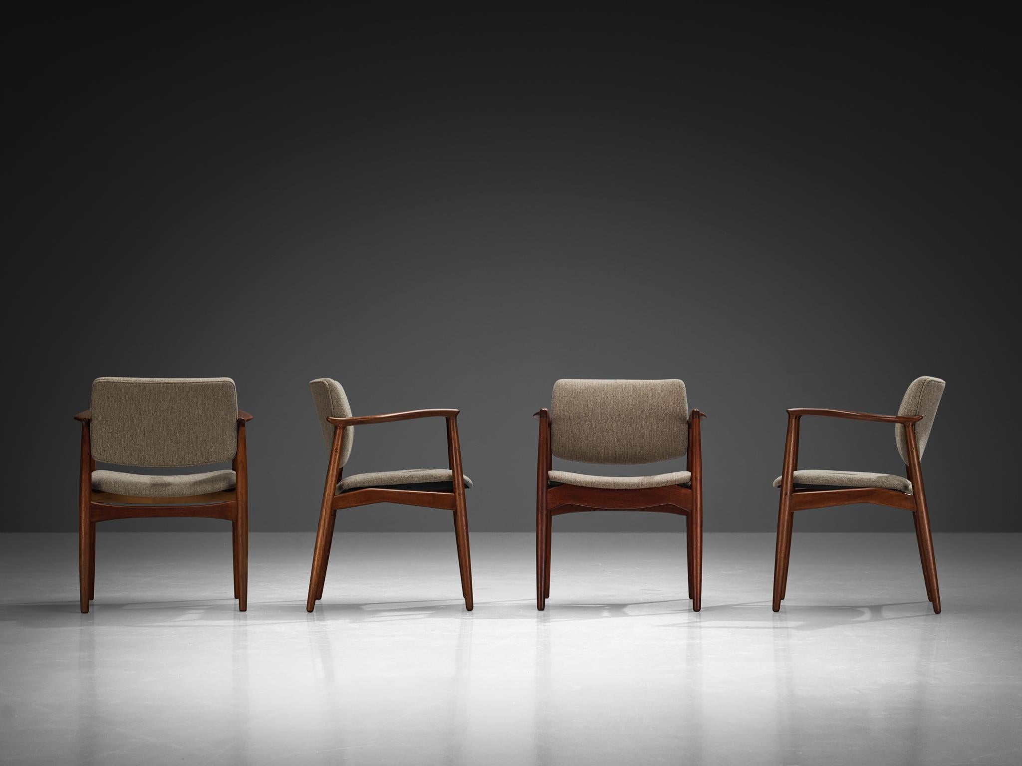 Scandinavo moderno Set di quattro sedie da pranzo Erik Buch in teak e tappezzeria grigia in vendita