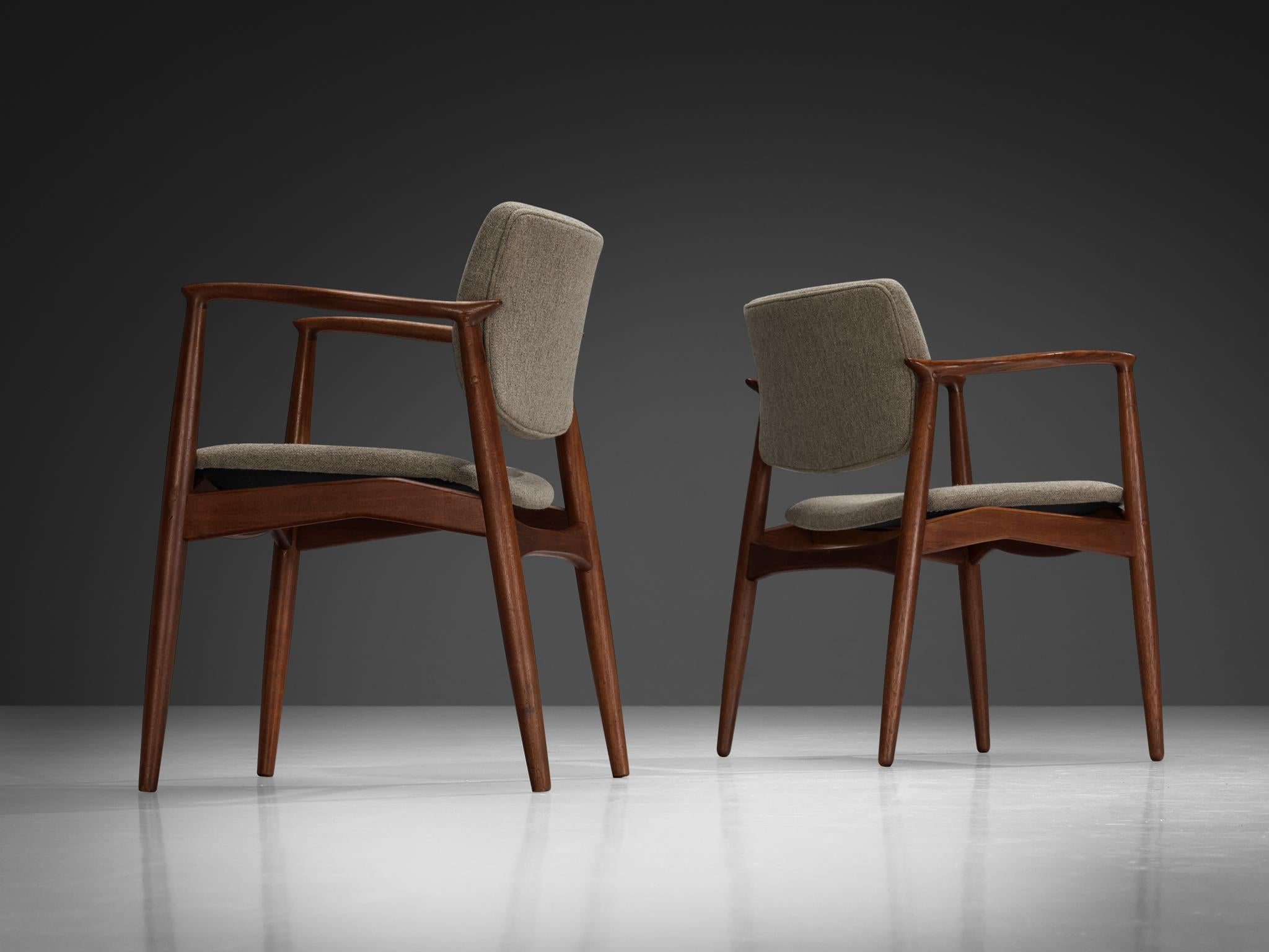 Metà XX secolo Set di quattro sedie da pranzo Erik Buch in teak e tappezzeria grigia in vendita