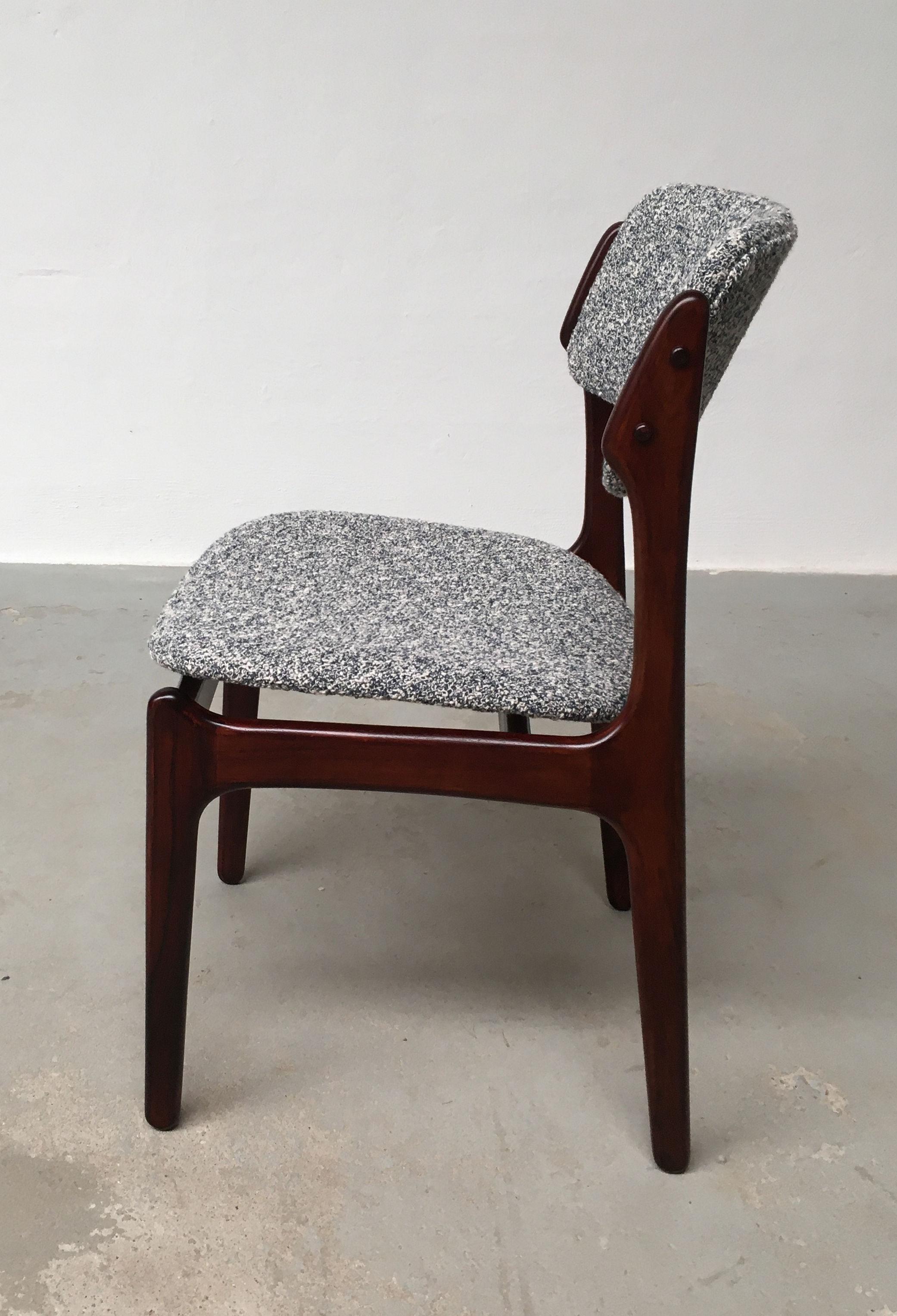 Erik Buch Set of Twelve Restored Rosewood Dining Chairs Inc Custom Upholstery In Good Condition For Sale In Knebel, DK