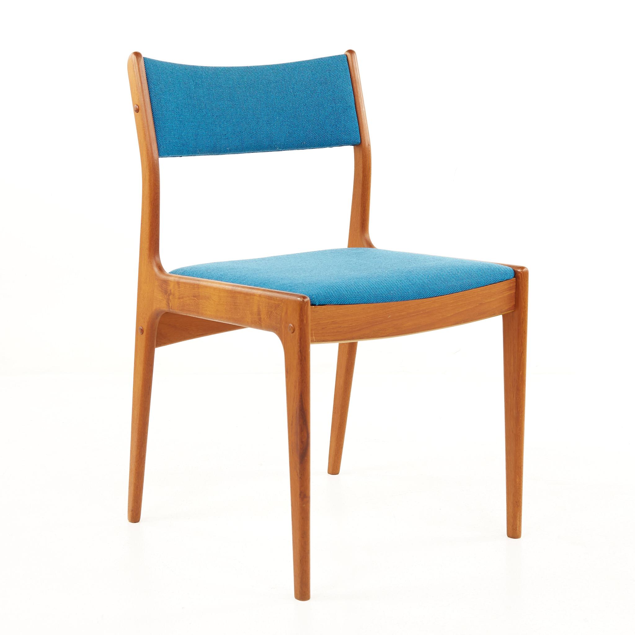 Erik Buch Style Mid Century Danish Teak Dining Chairs, Set of 8 In Good Condition In Countryside, IL