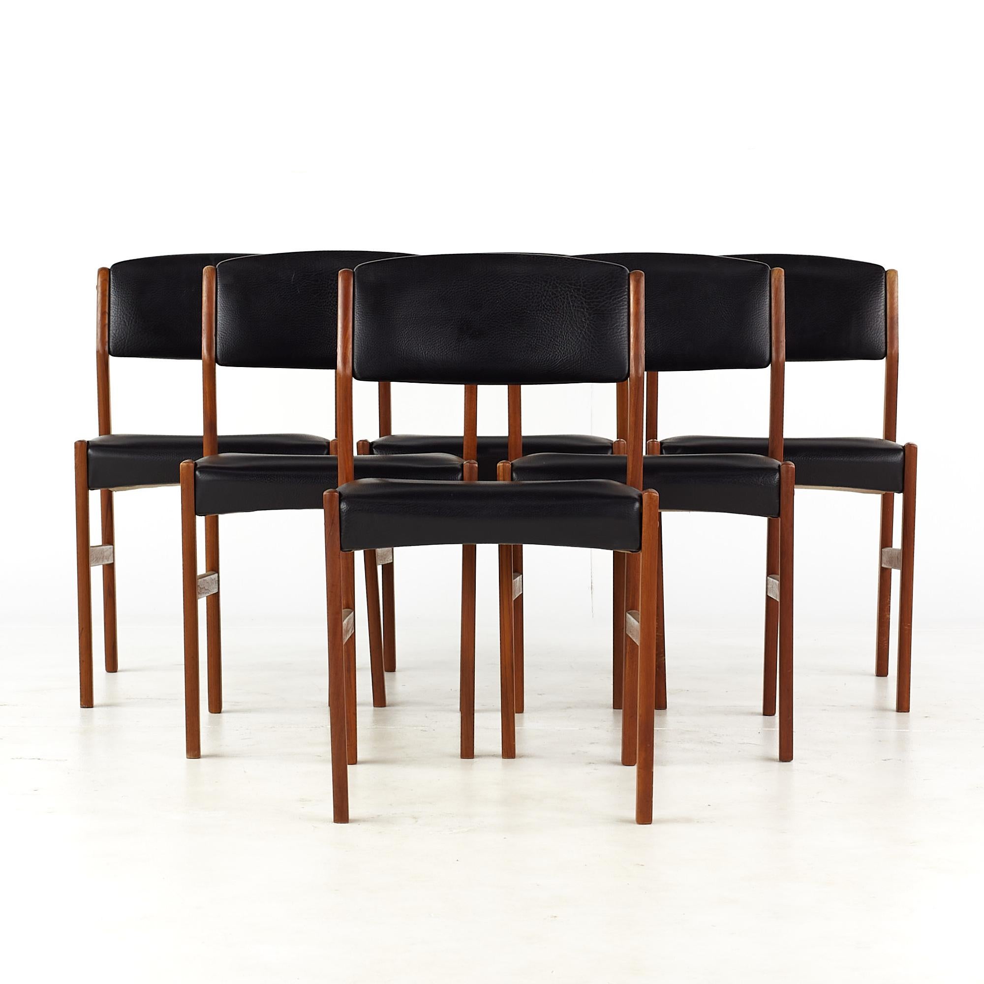 Erik Buch Style Mid Century teak dining chairs - Set of 6

Each chair measures: 17.75 wide x 19.5 deep x 30.5 inches high, with a seat height/chair clearance of 18 inches

All pieces of furniture can be had in what we call restored vintage