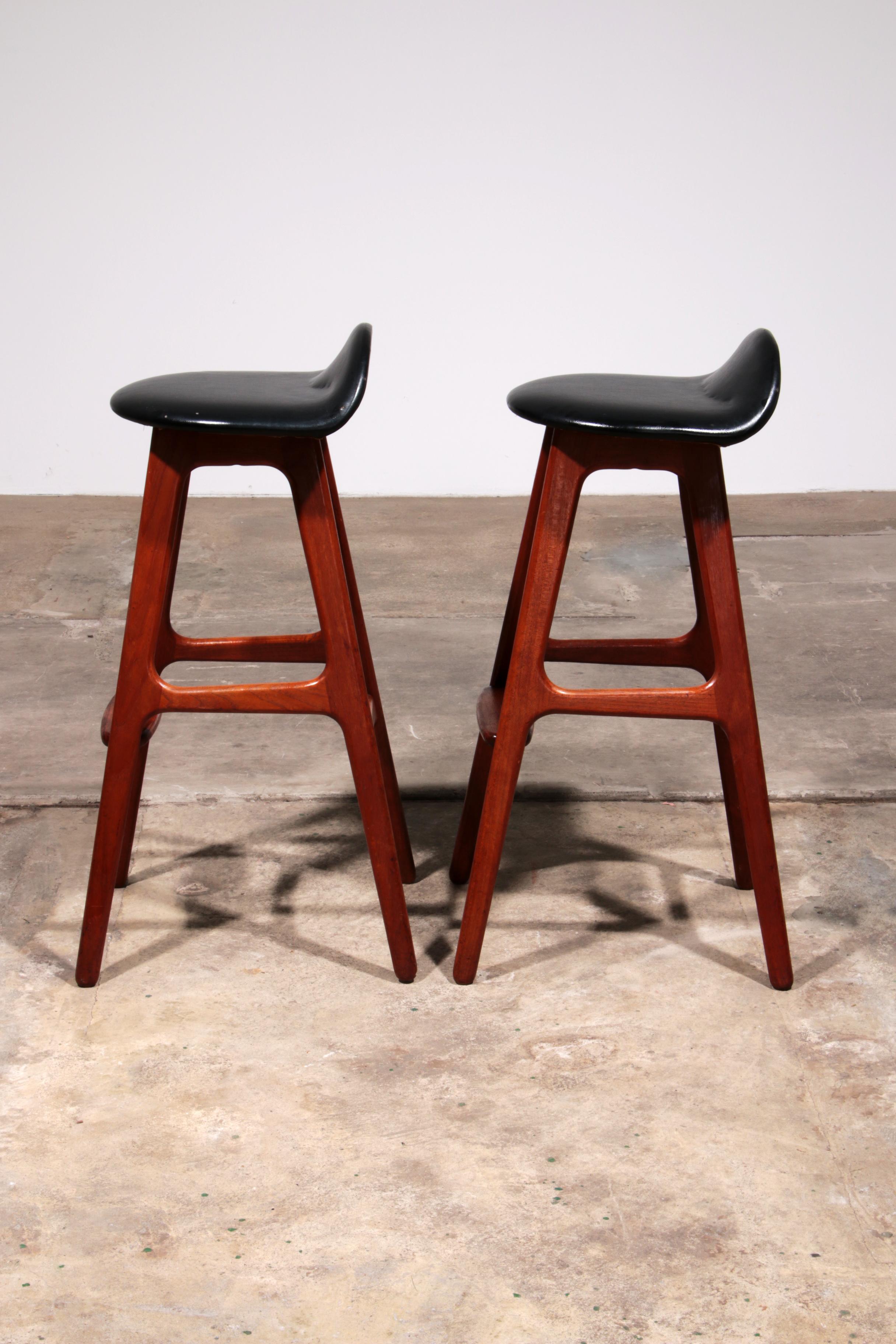 Erik Buch Teak bar stools 1960 Denmark In Good Condition In Oirlo, LI