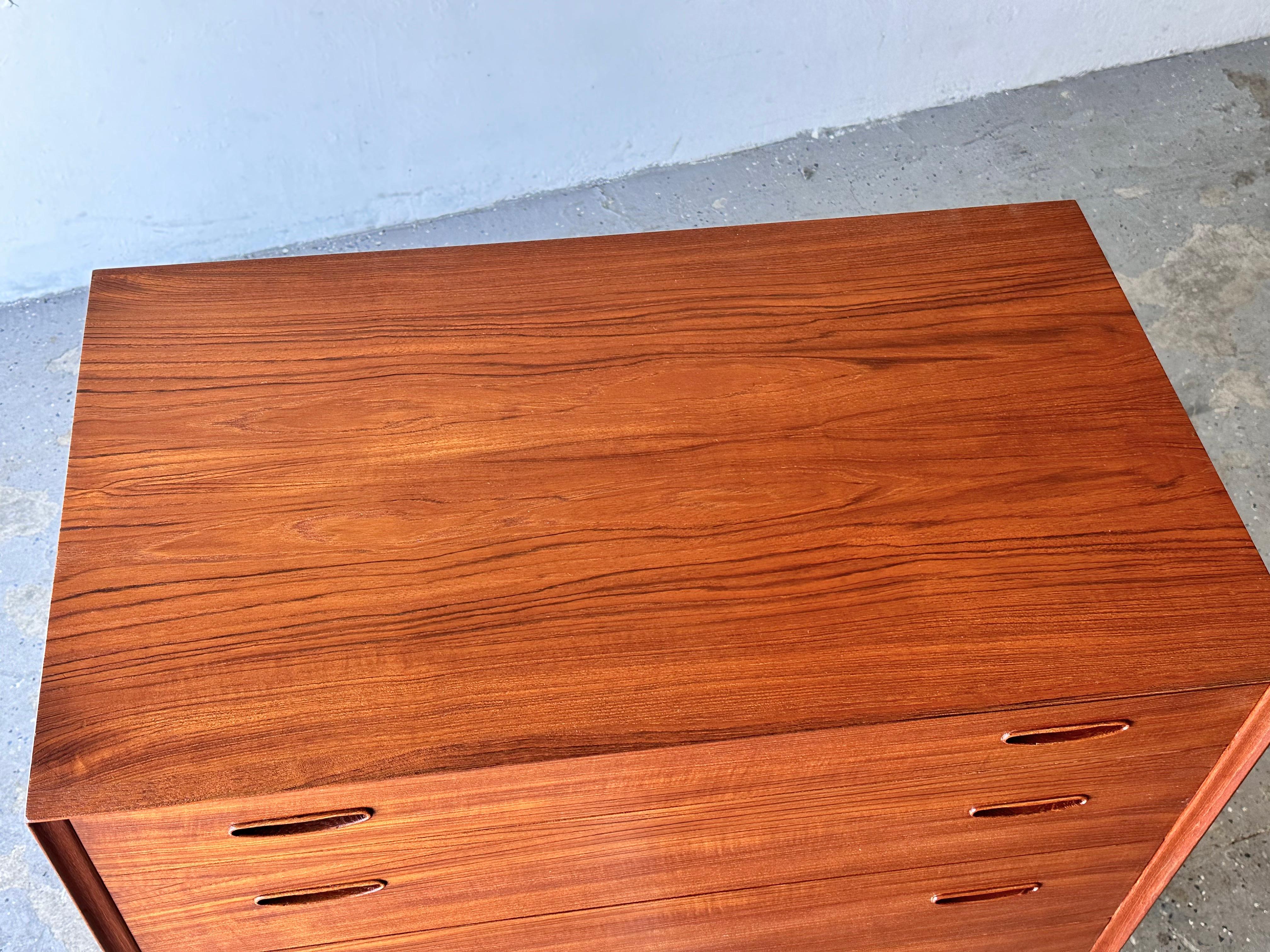 Cassapanca da uomo moderna danese in teak Erik Buch in vendita 4