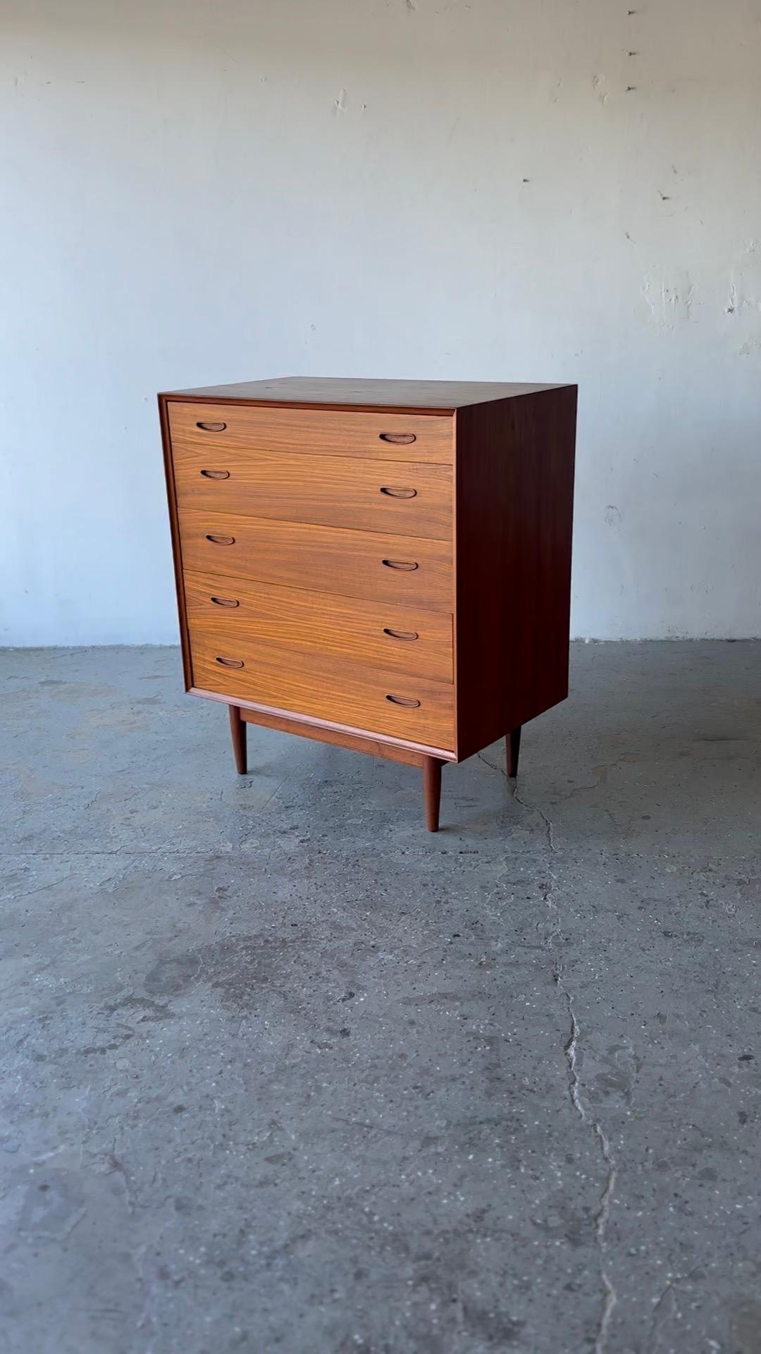 Erik Buch Teak Danish Modern Gentlemen's Chest
Elevate your mid century  bedroom  with this exquisite Danish Modern chest of drawers,  This elegant piece is a testament to high-quality craftsmanship and timeless design of the Danes, making it a
