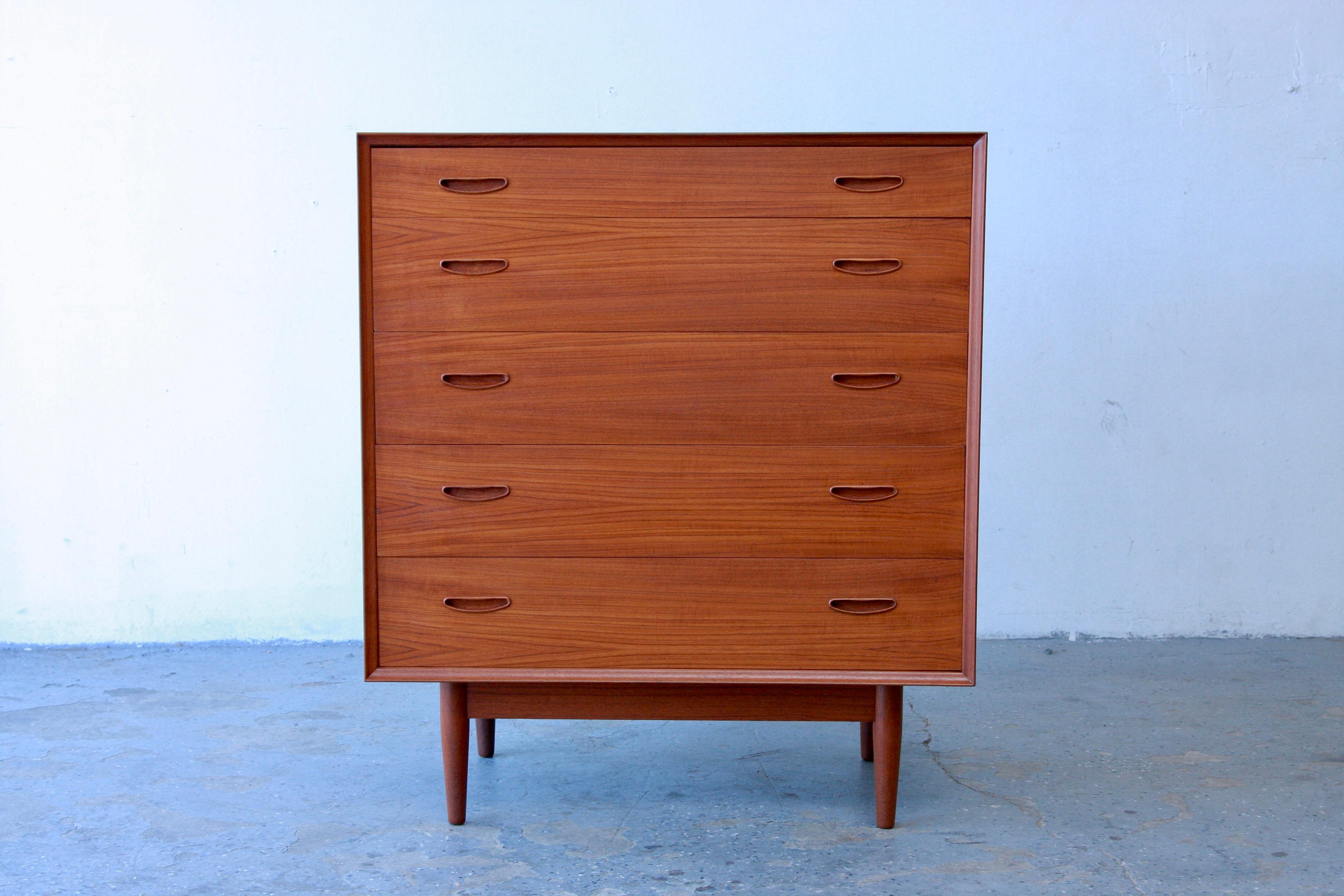 Danese Cassapanca da uomo moderna danese in teak Erik Buch in vendita