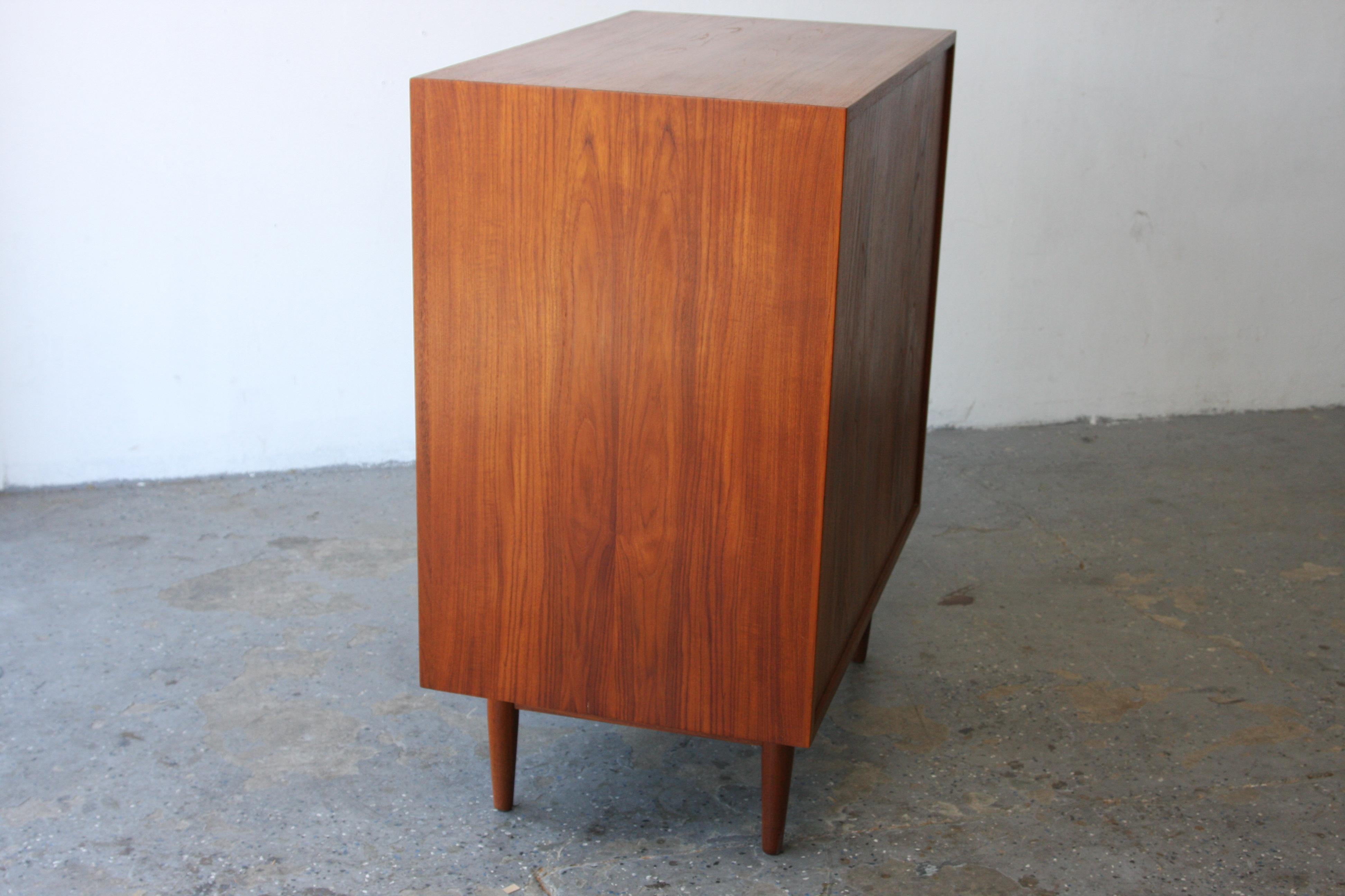 Metà XX secolo Cassapanca da uomo moderna danese in teak Erik Buch in vendita