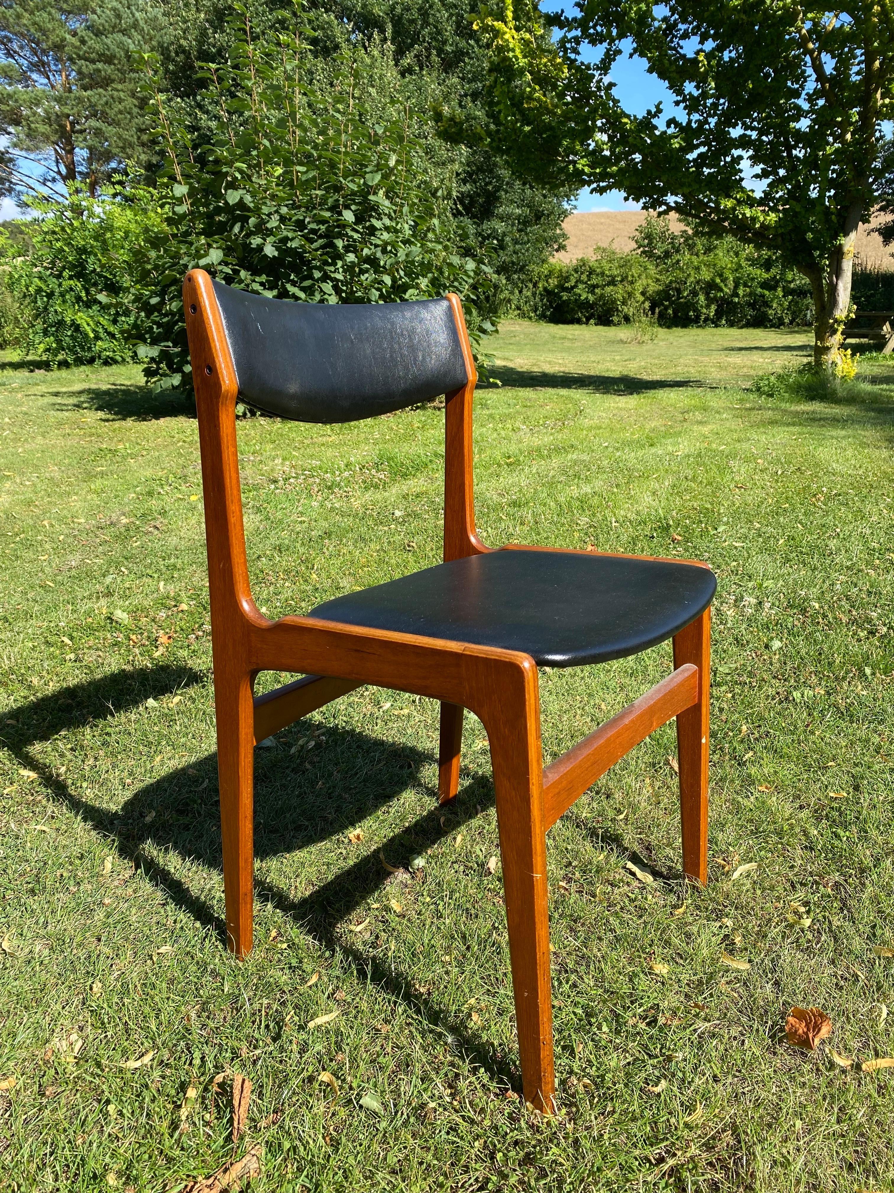 Erik Buck Dining Chairs in Teak In Good Condition For Sale In Mørkøv, 85