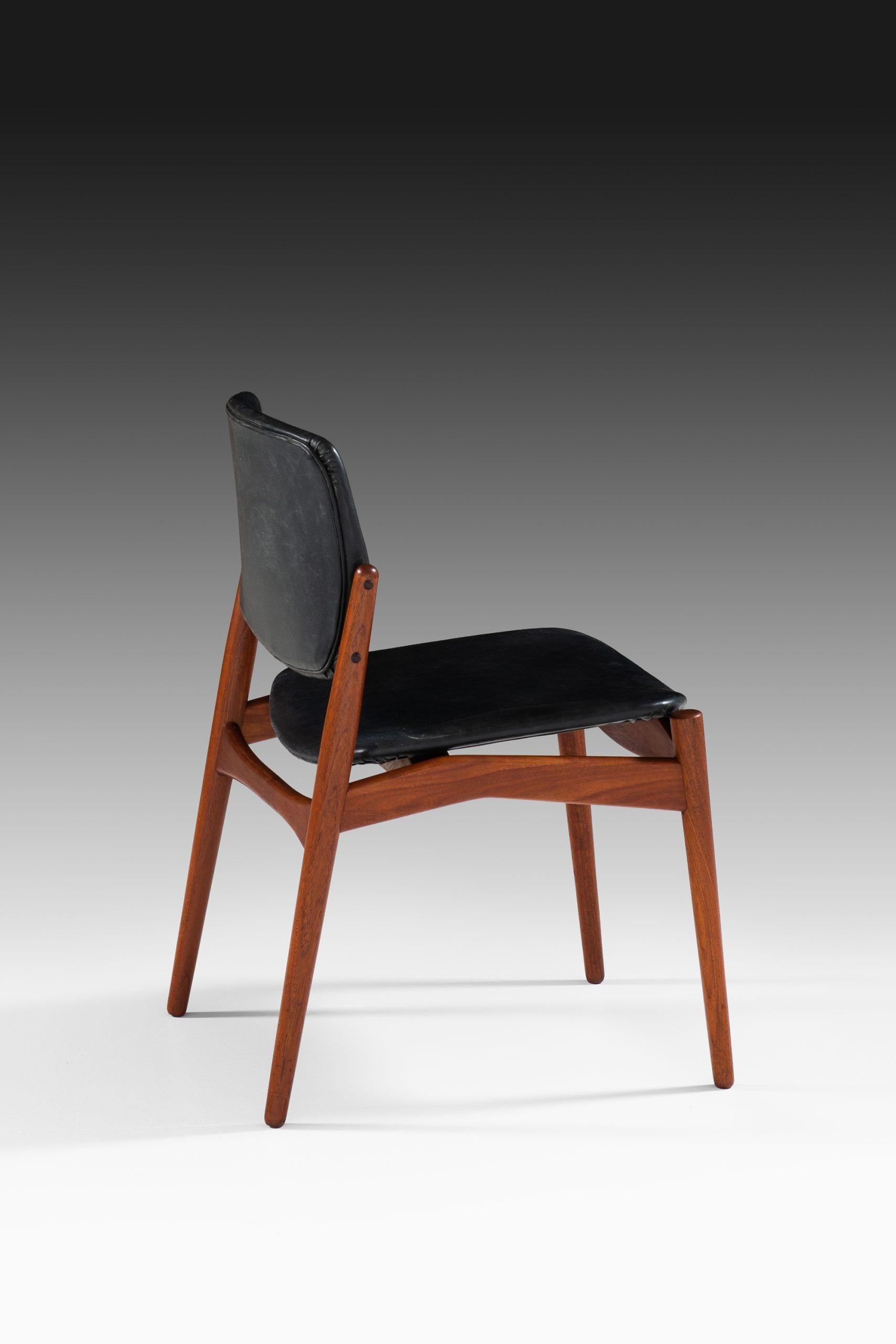Esszimmerstühle Modell Kapitän von Erik Buck, hergestellt von Rum Mbelsnedkeri in Dänemark (Kunstleder) im Angebot