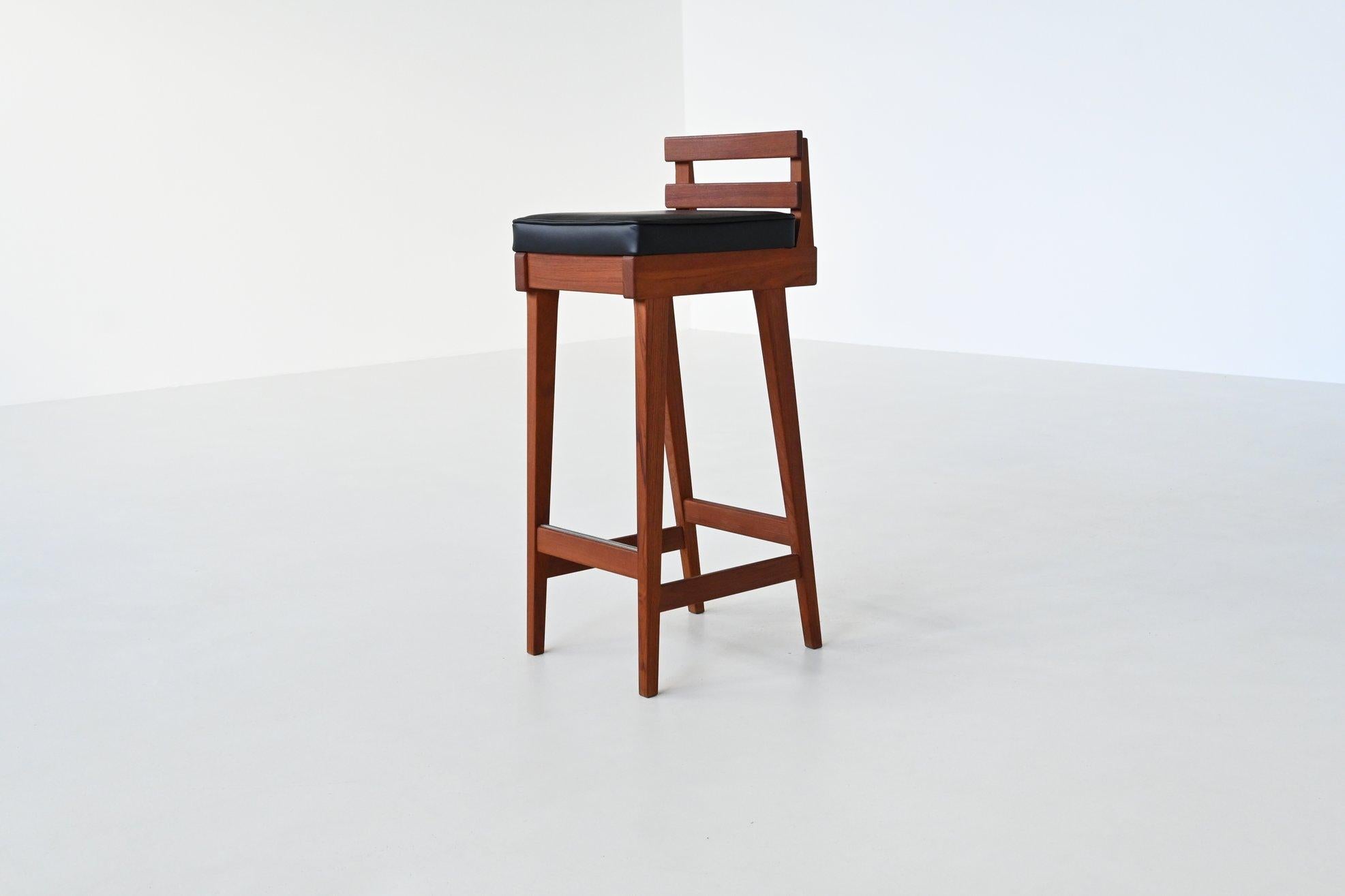 Erik Buck set of three bar stools in teak and leather Dyrlund Denmark 1960 For Sale 3