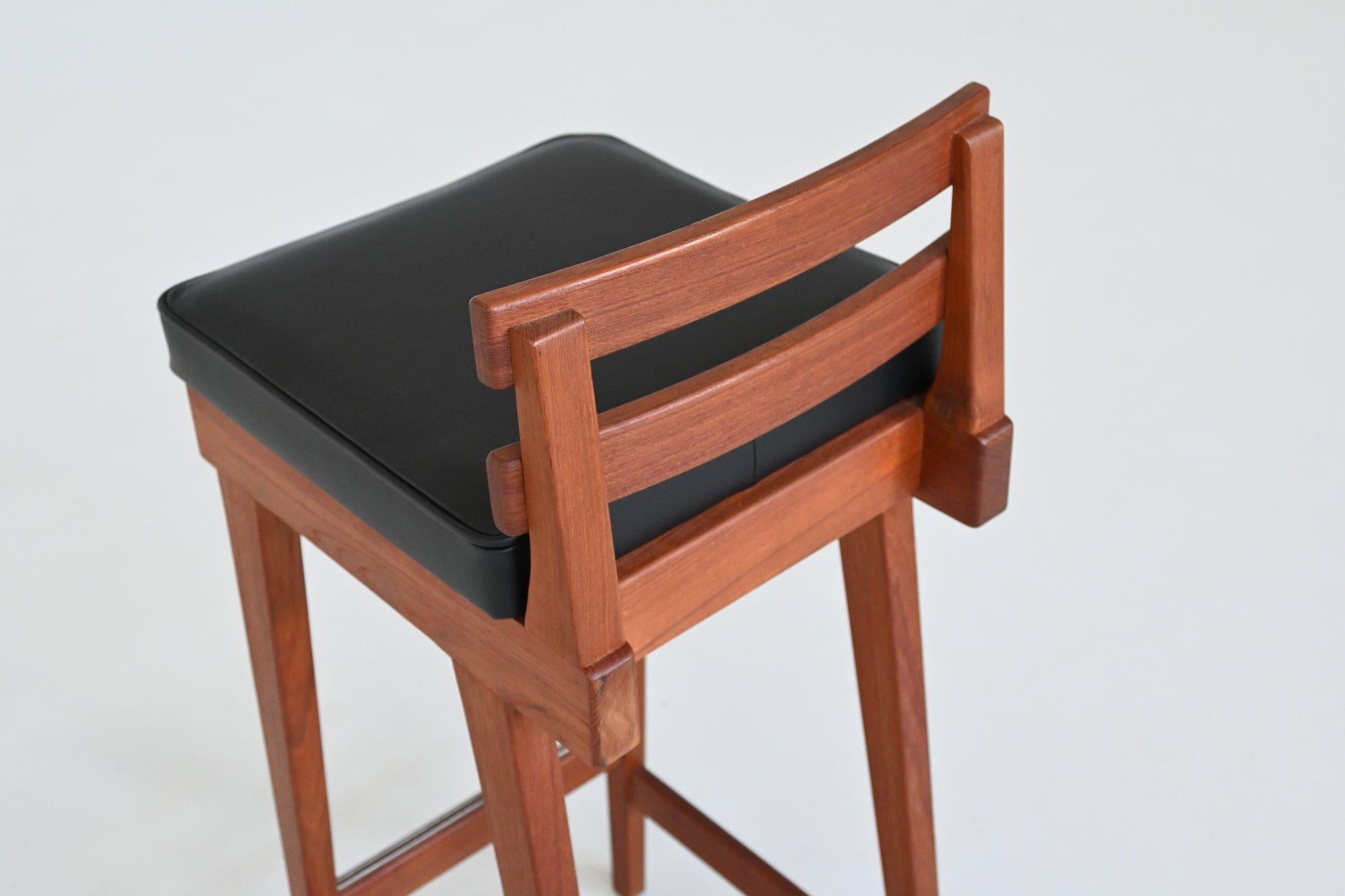 Erik Buck set of three bar stools in teak and leather Dyrlund Denmark 1960 For Sale 7
