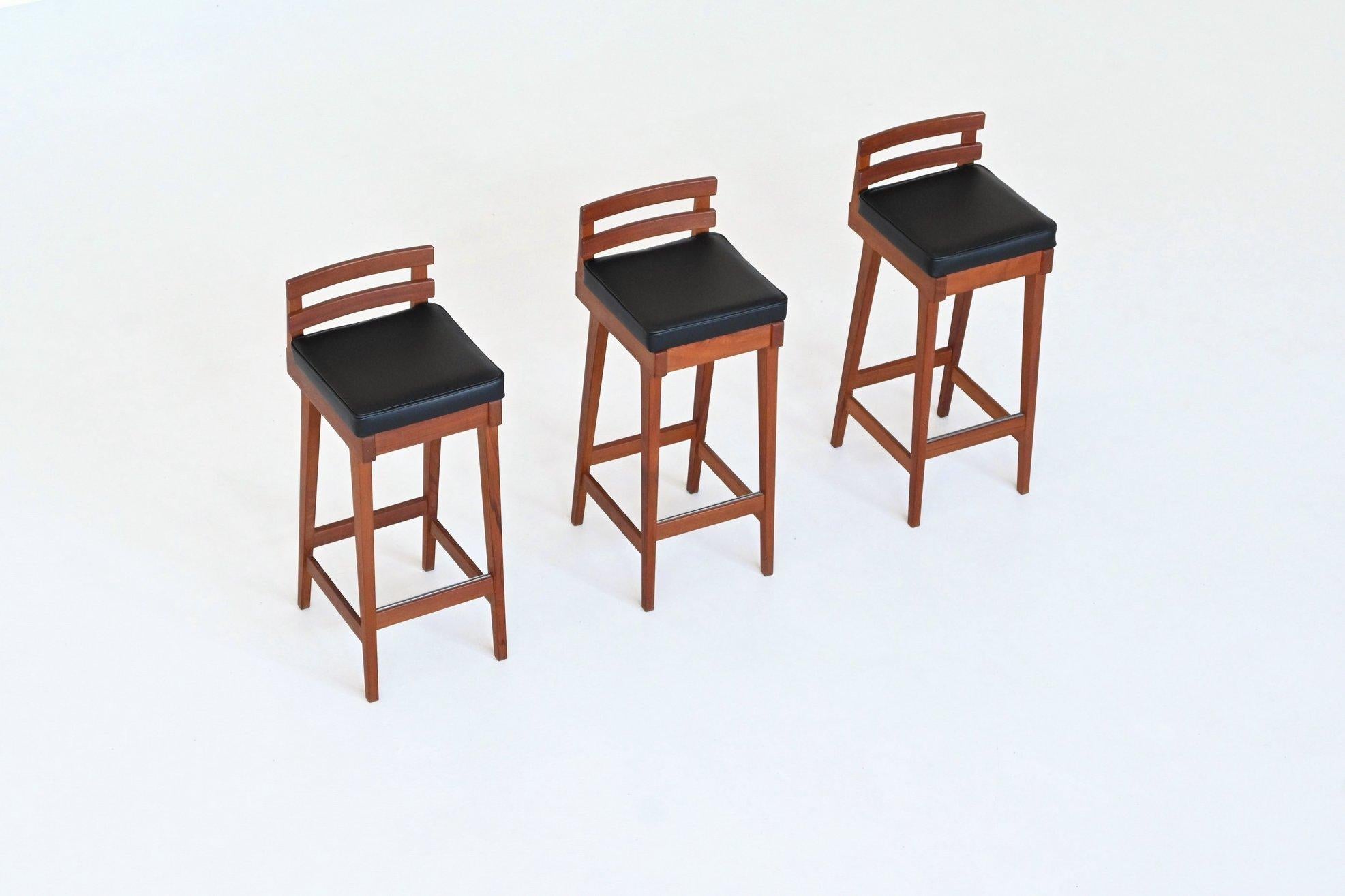 Scandinavian Modern Erik Buck set of three bar stools in teak and leather Dyrlund Denmark 1960 For Sale