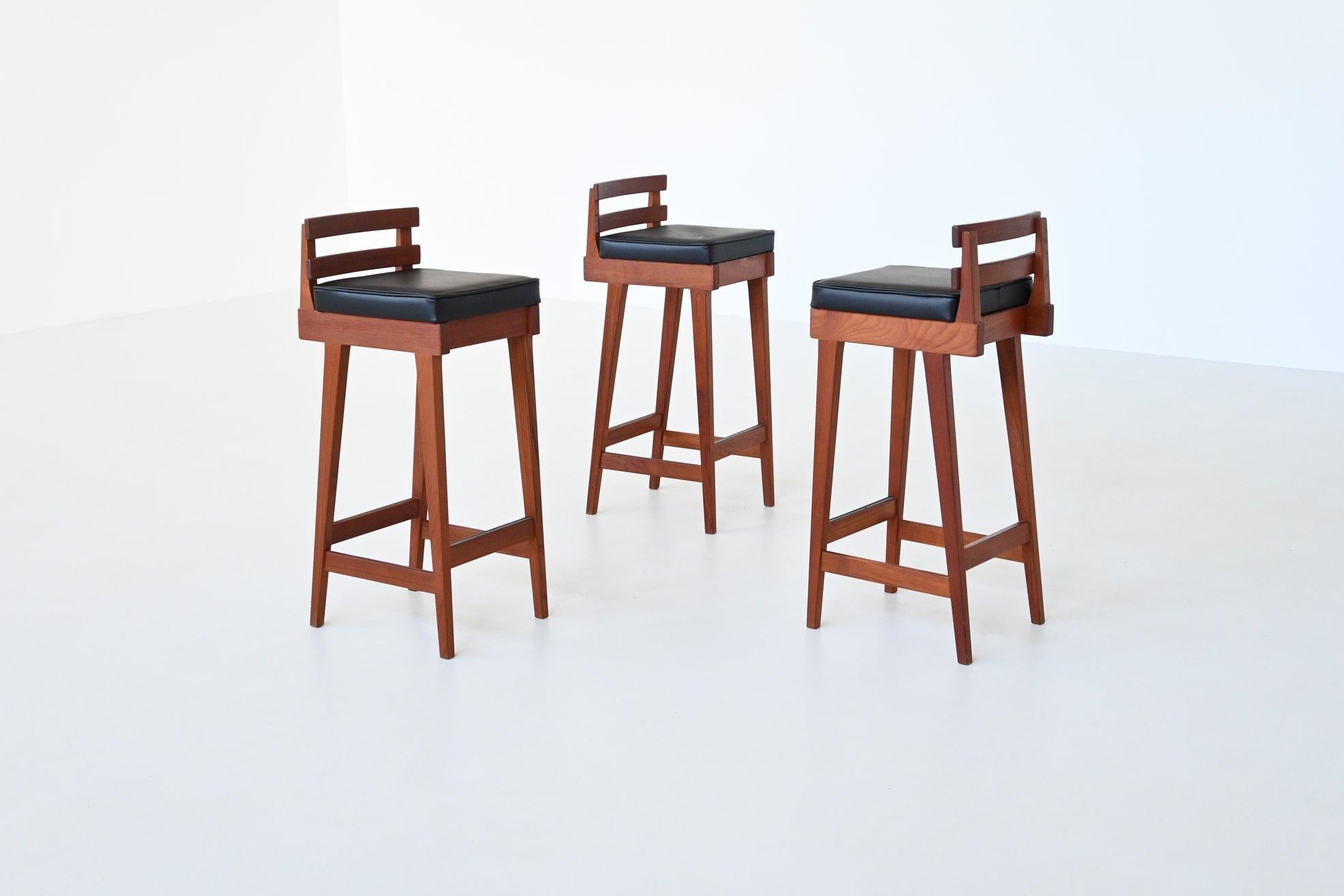 Erik Buck set of three bar stools in teak and leather Dyrlund Denmark 1960 In Good Condition For Sale In Etten-Leur, NL