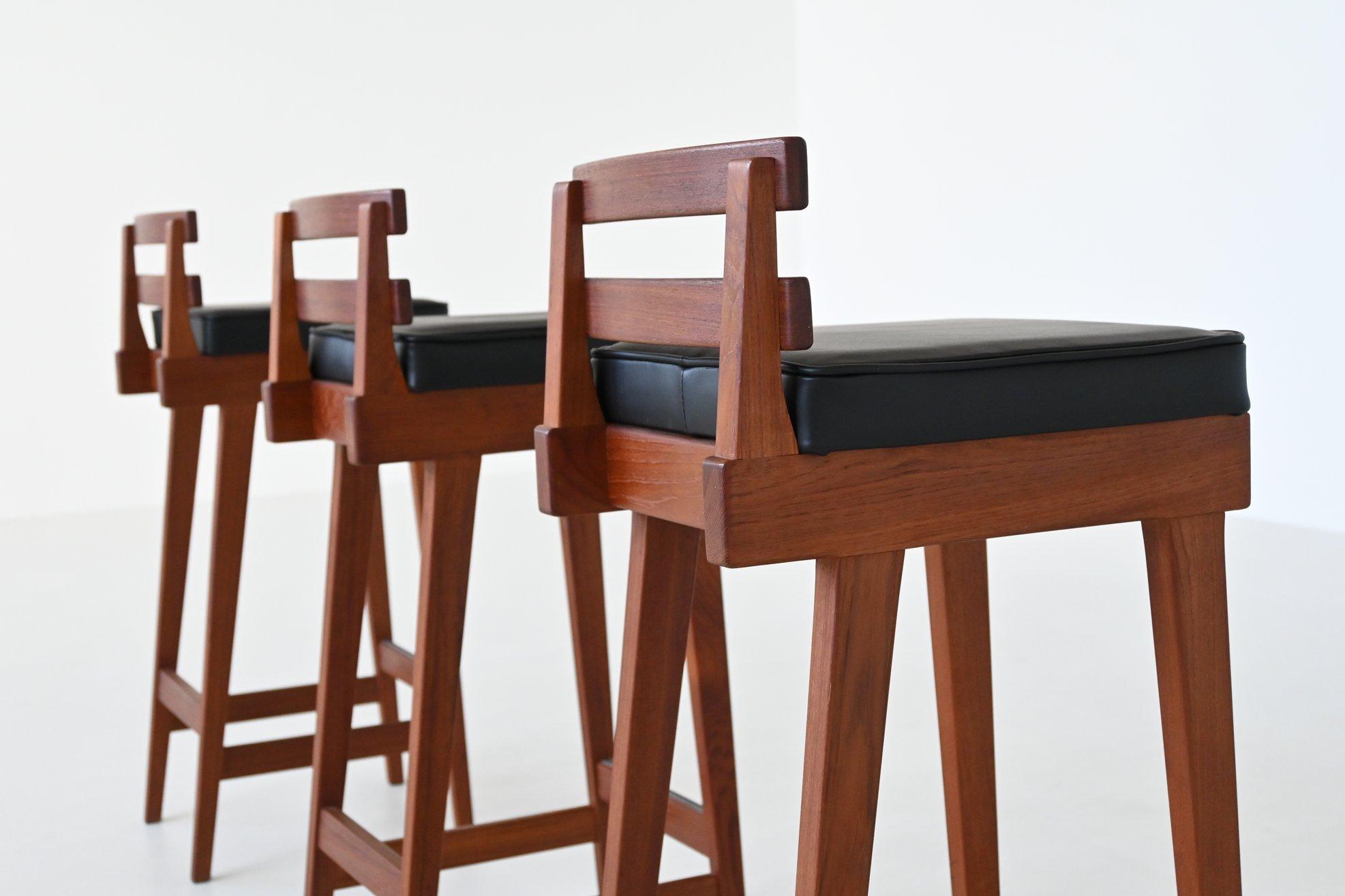 Erik Buck set of three bar stools in teak and leather Dyrlund Denmark 1960 For Sale 1