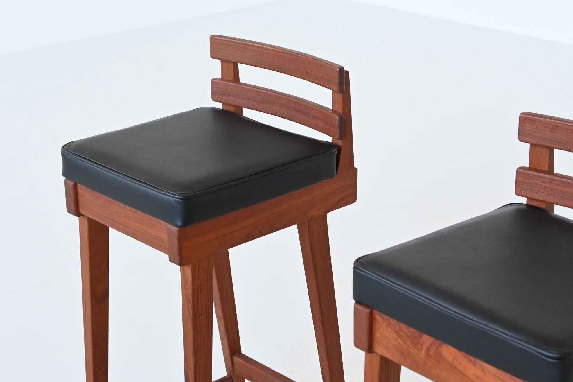 Erik Buck set of three bar stools in teak and leather Dyrlund Denmark 1960 For Sale 2