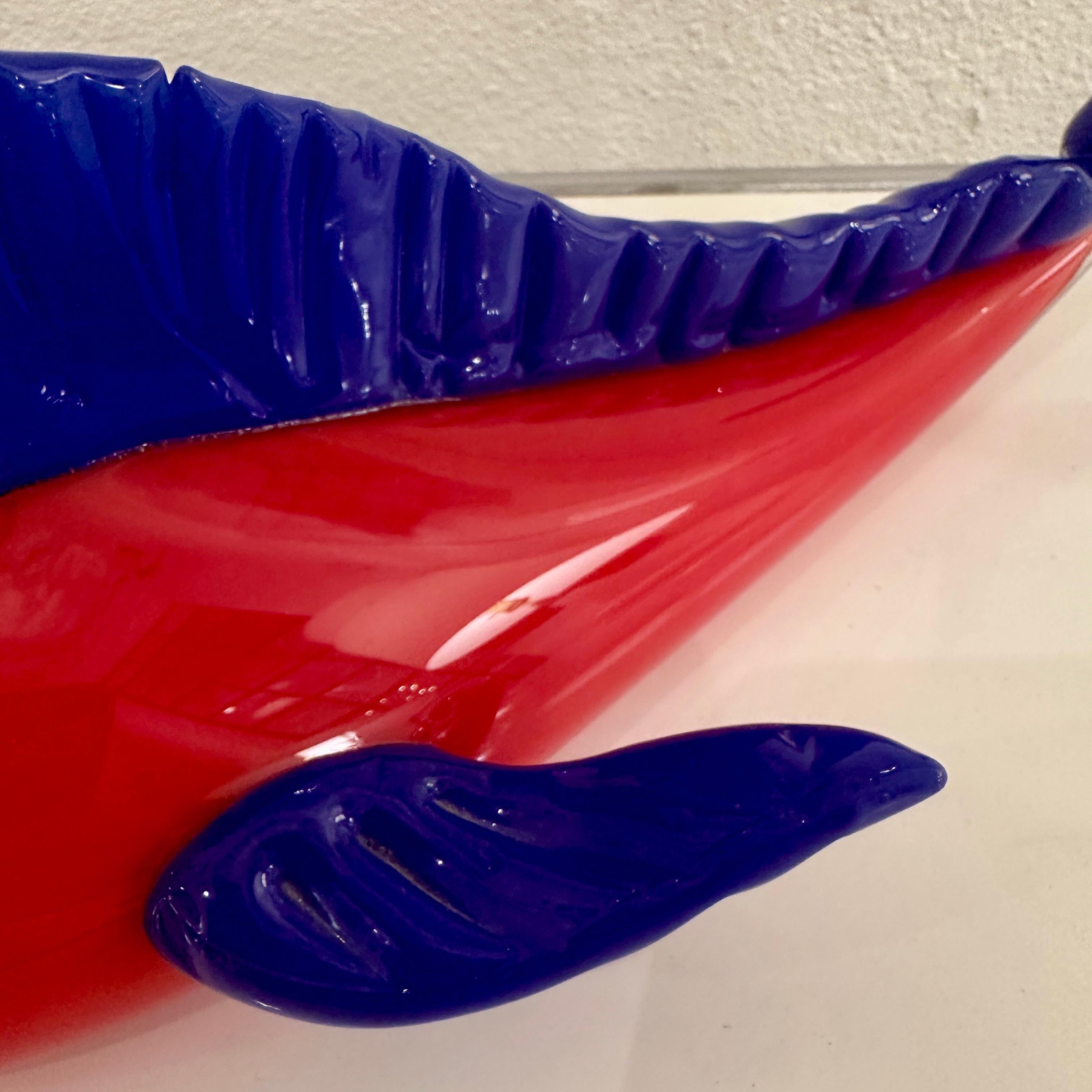 Erik Eiserling California Red and Blue Art Glass Fish, ca 2000s For Sale 3