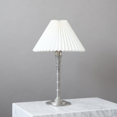 Erik Fleming, Lampada da tavolo in peltro Art Deco / Swedish Grace, Svezia, 1932.