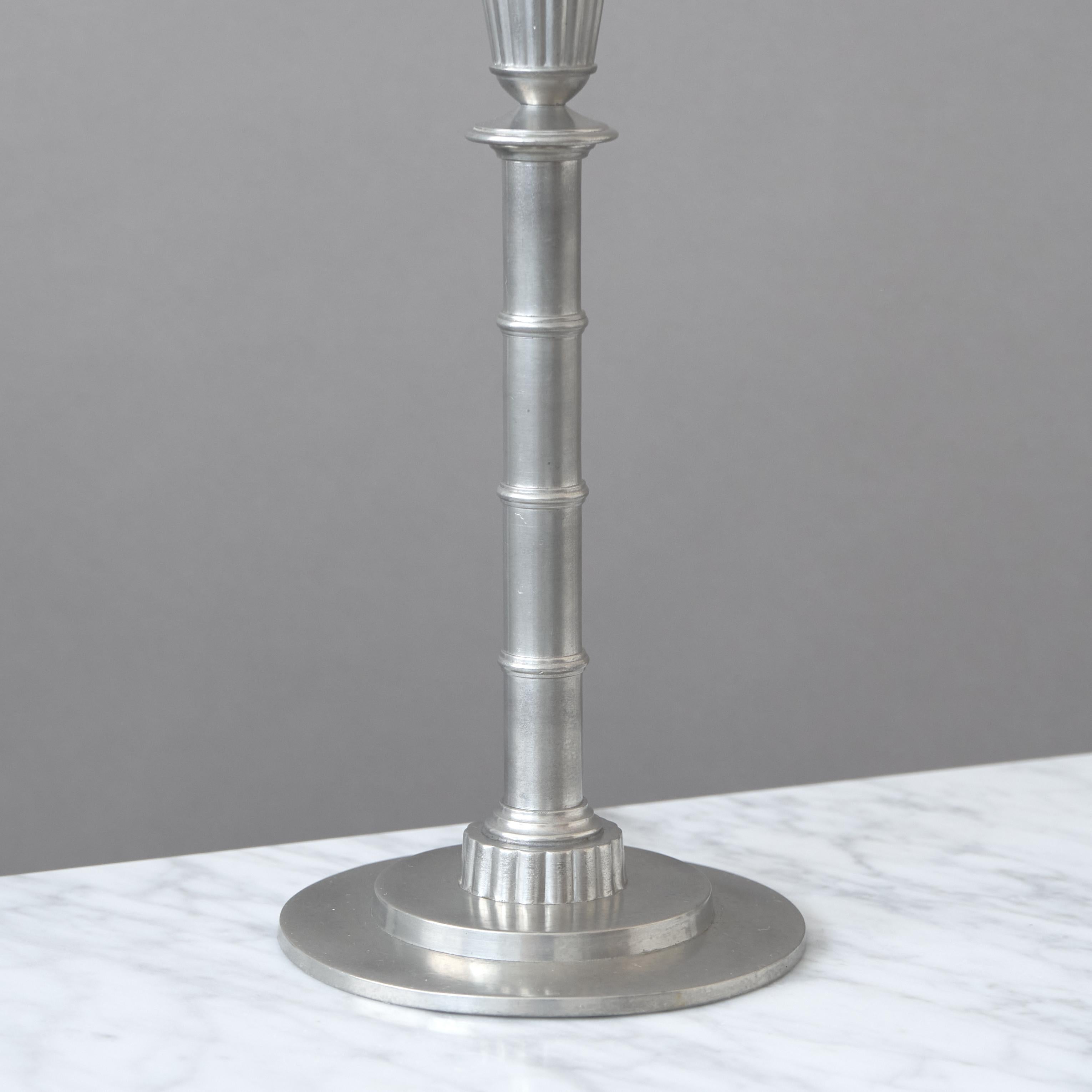 Erik Fleming, Lámpara de sobremesa Art Déco / Gracia sueca de estaño, Suecia, 1932. Sueco en venta