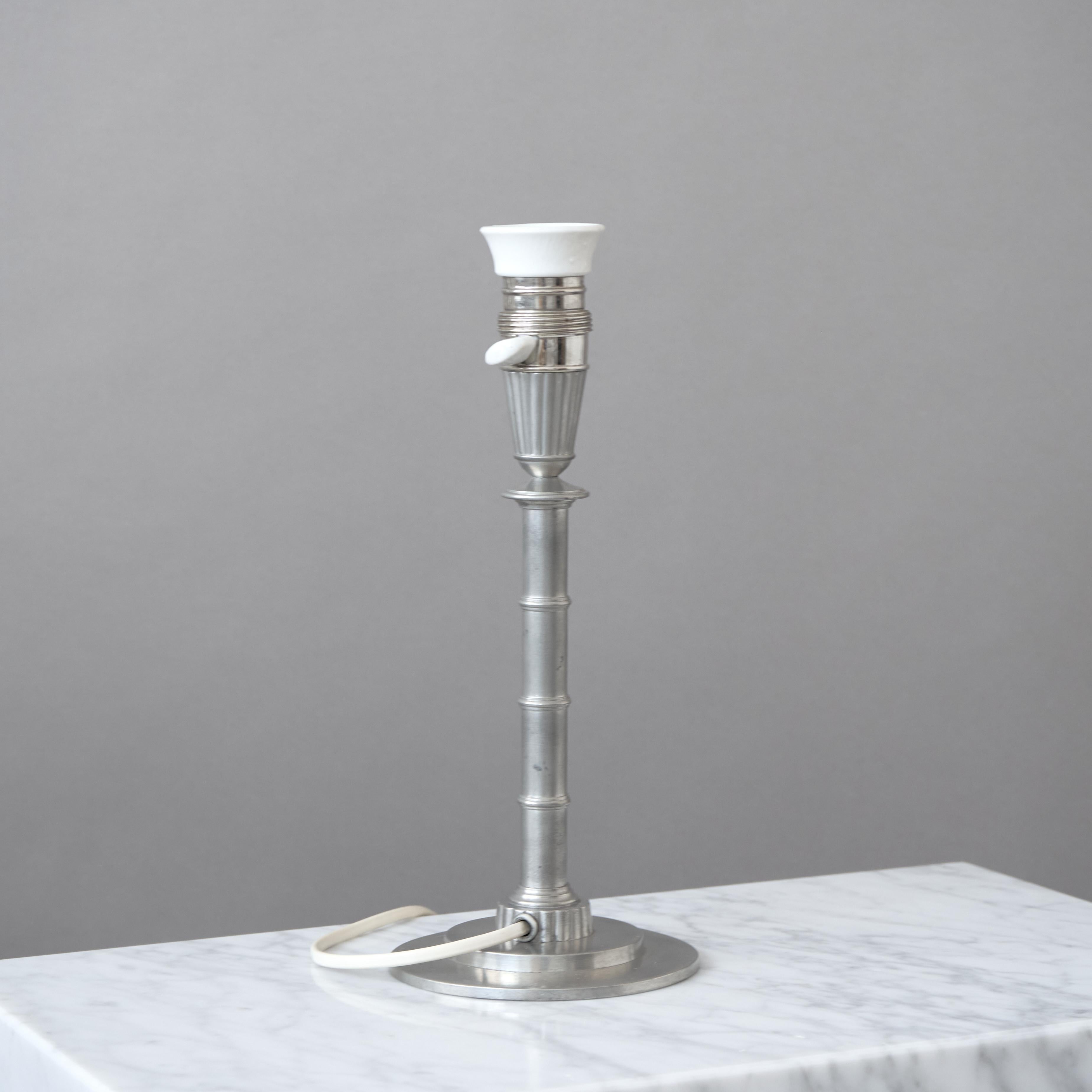 Erik Fleming, Lámpara de sobremesa Art Déco / Gracia sueca de estaño, Suecia, 1932. en venta 1