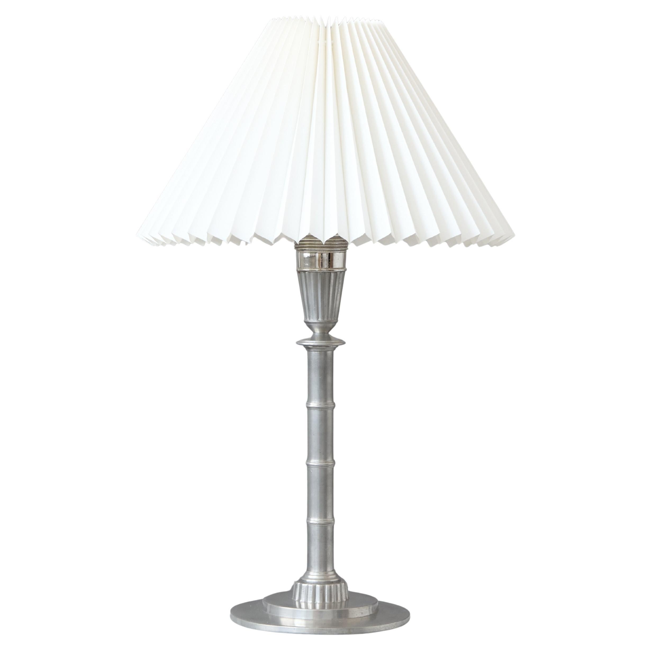 Erik Fleming, Lámpara de sobremesa Art Déco / Gracia sueca de estaño, Suecia, 1932. en venta