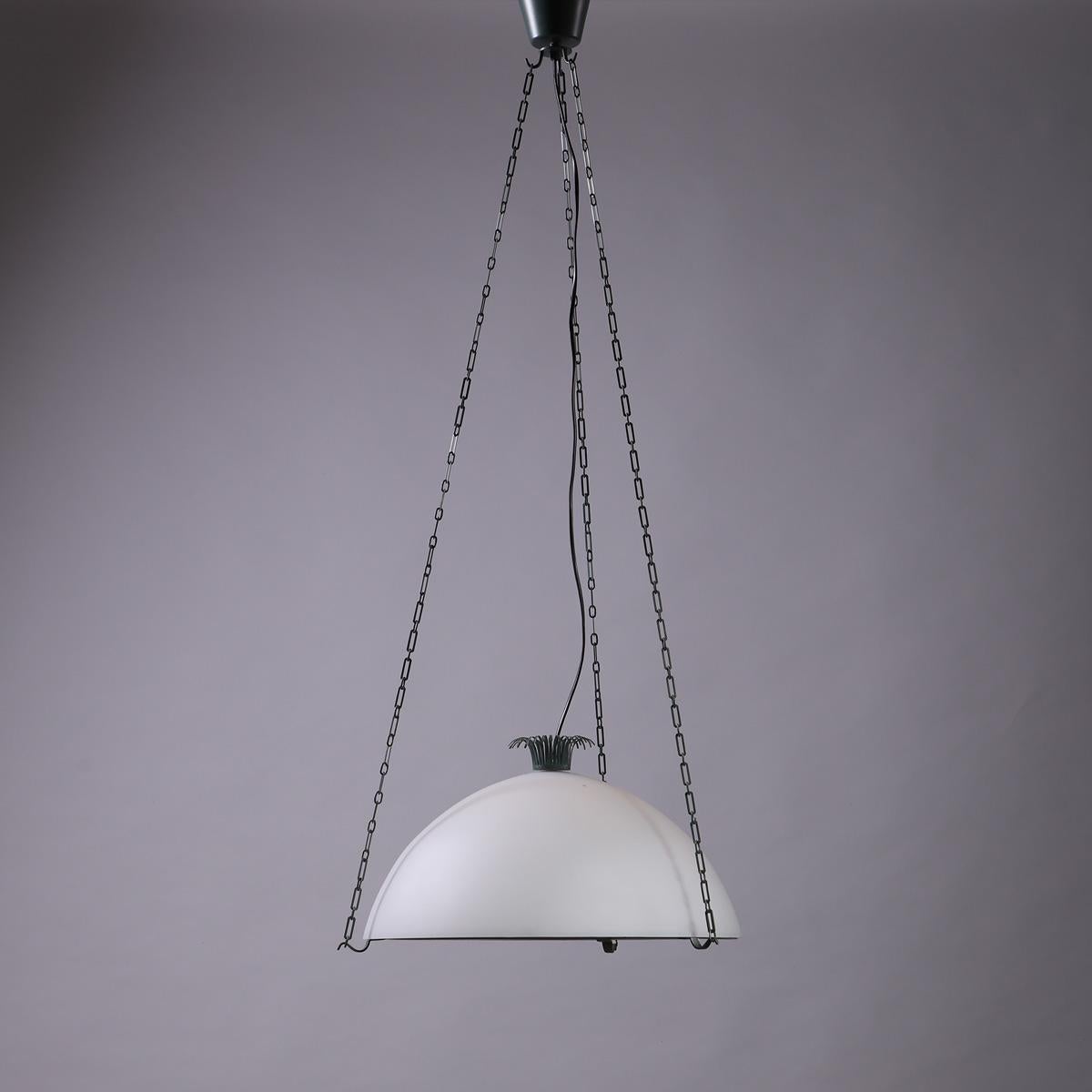 Seltene originale Deckenleuchte aus Glas und Stahl, Modell Parachute, entworfen von Erik Gunnar Asplund und hergestellt von Ateljé Lyktan in Schweden, 1959.

Diese außergewöhnliche Hängeleuchte, die nur selten auf den Markt kommt, wurde ursprünglich