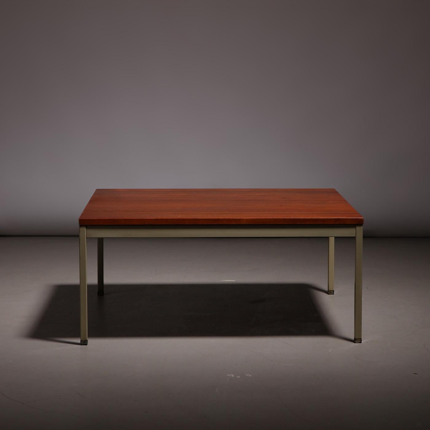 Scandinave moderne Table basse en teck Erik Herløw pour Nordiska Kompaniet, Suède années 1960 en vente
