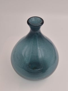 Erik Höglund, kugelförmige Vase aus blauem Glas für Boda Sweden, Mitte 1900.