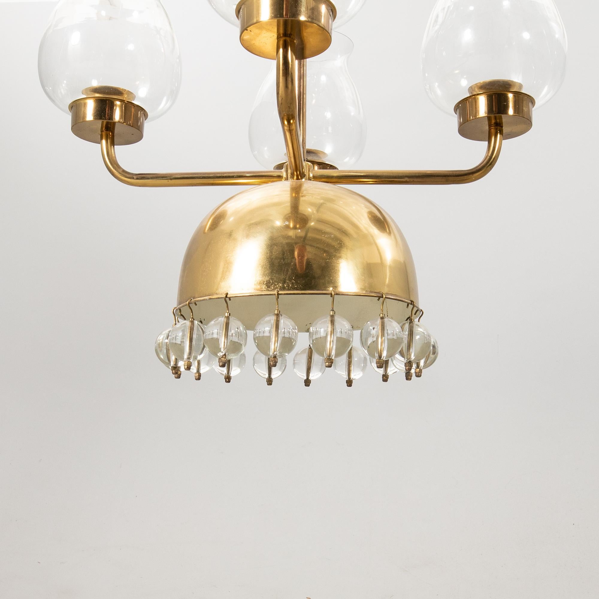 Suédois Lustre Erik Höglund Laiton et verre Suède 1960 en vente