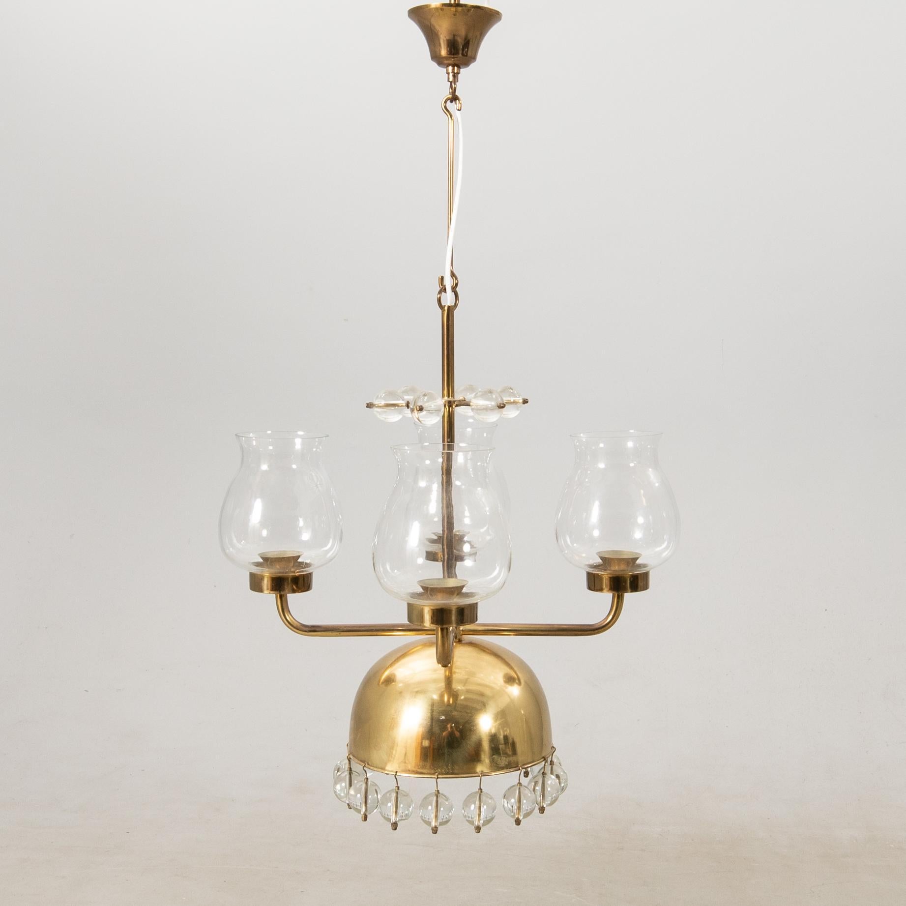 20ième siècle Lustre Erik Höglund Laiton et verre Suède 1960 en vente