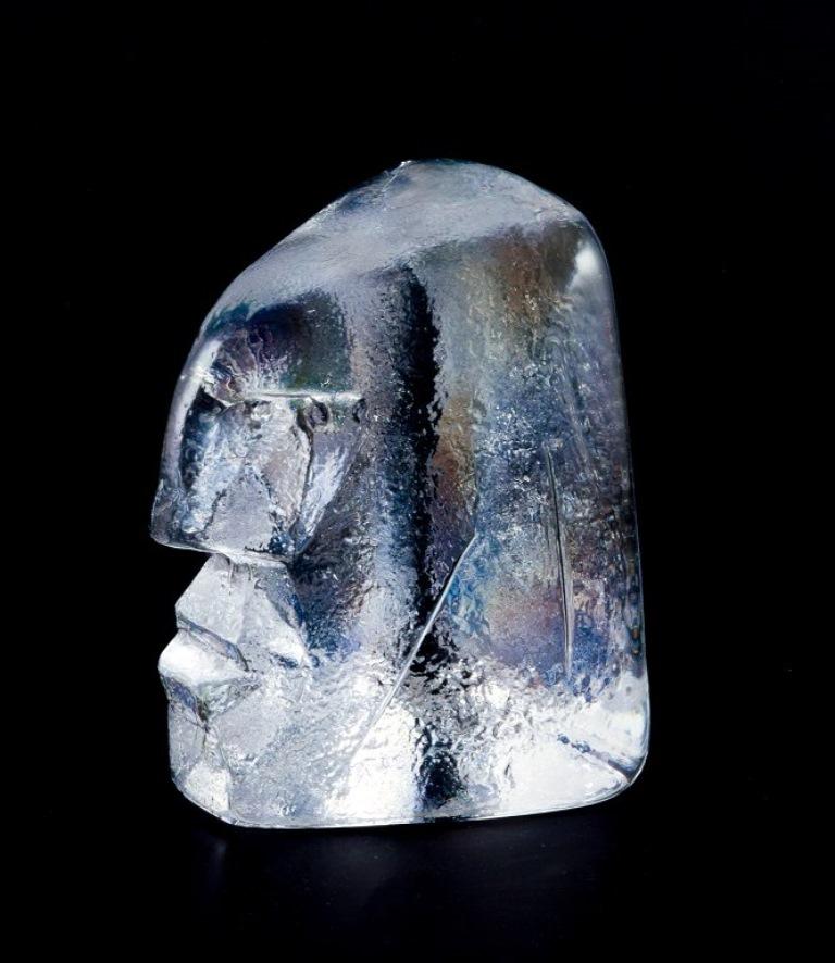 Erik Höglund for Kosta Boda, Swedish glass artist.
Rare sculpture in art glass. Matte glass.
A man's head.
1950s/60s.
Signed.
Perfect condition.
Dimensions: W 8.5 cm x D 7.5 cm x H 11.0 cm.