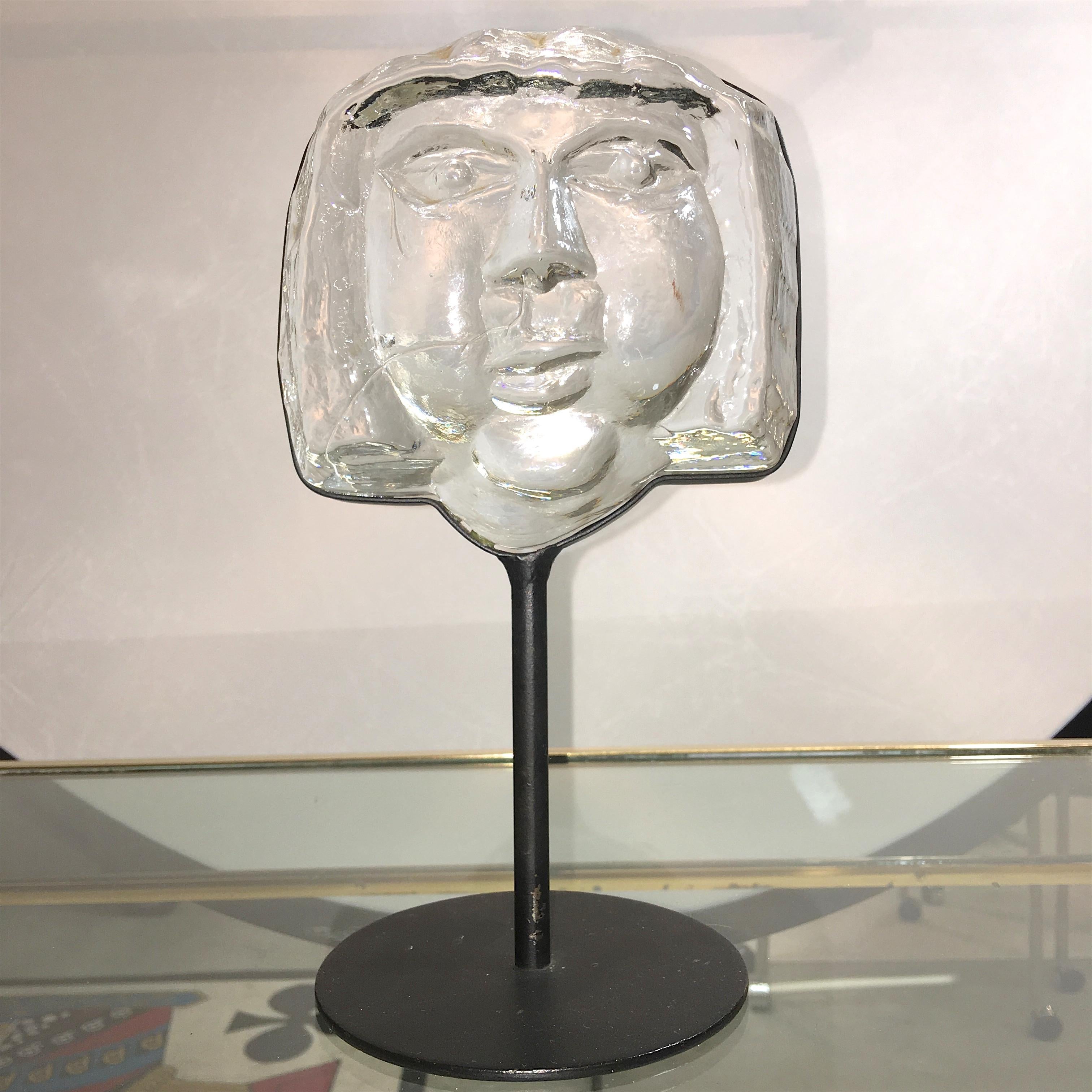 Erik Hoglund for Kosta Boda artglass sculpture, face, or head, mounted on steel base, signed BODA on bottom base, Sweden, 1960s.

Height including base is 10 inches, width 5.5 in., base diameter 4.5 in.

Is it me or does he look a little like