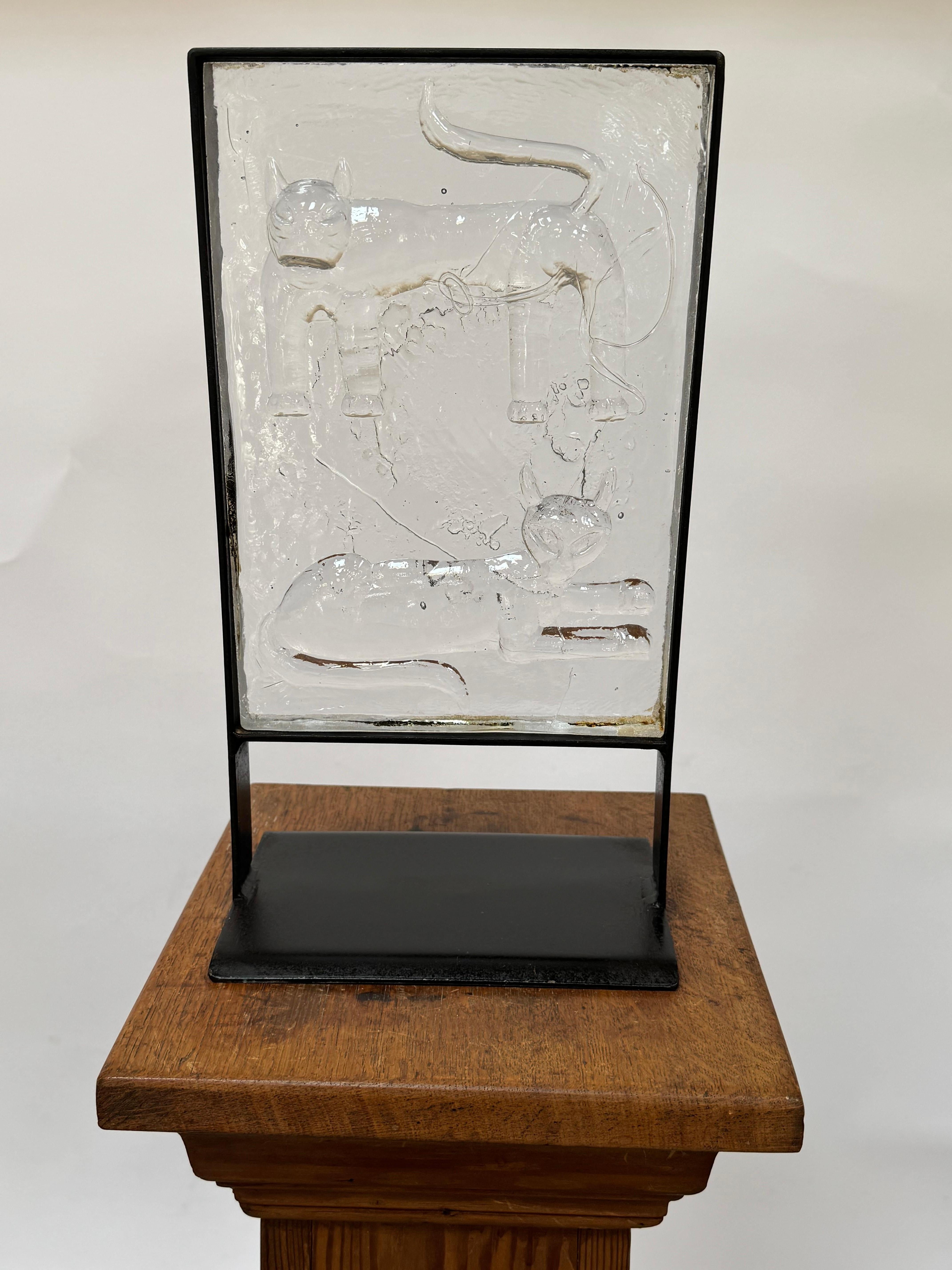 Scandinave moderne Sculpture de chat en verre encadrée d'Erik Hoglund pour Kosta Boda en vente