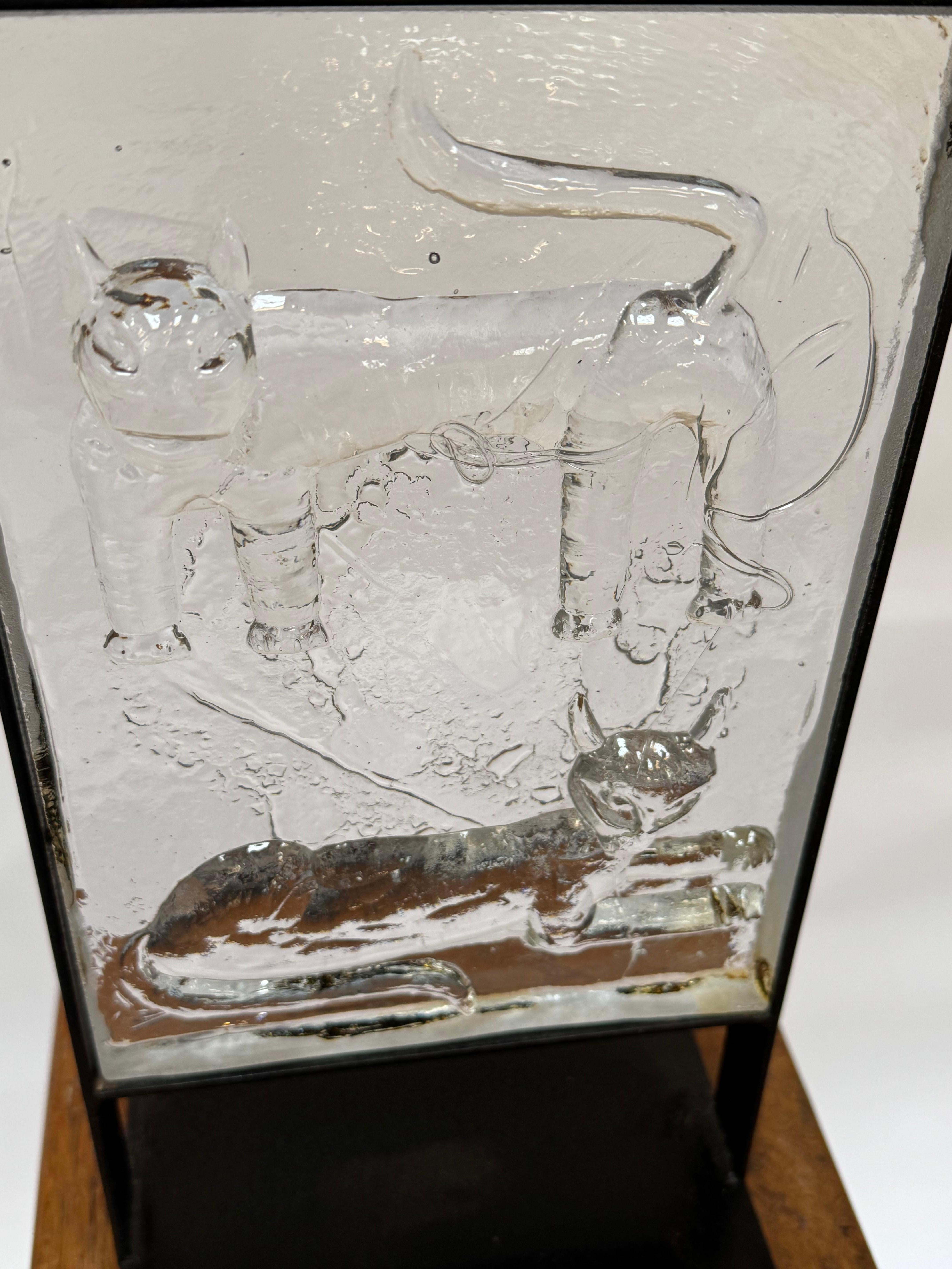 Suédois Sculpture de chat en verre encadrée d'Erik Hoglund pour Kosta Boda en vente