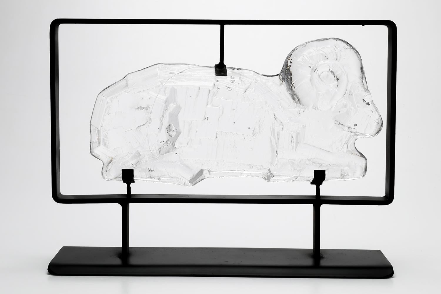 An object made of solid glass framed with black iron. A glass sculpture that expresses Höglan's unique worldview, which is said to have been influenced by indigenous culture and Mexican folk art. The surface of the solid glass, which is produced