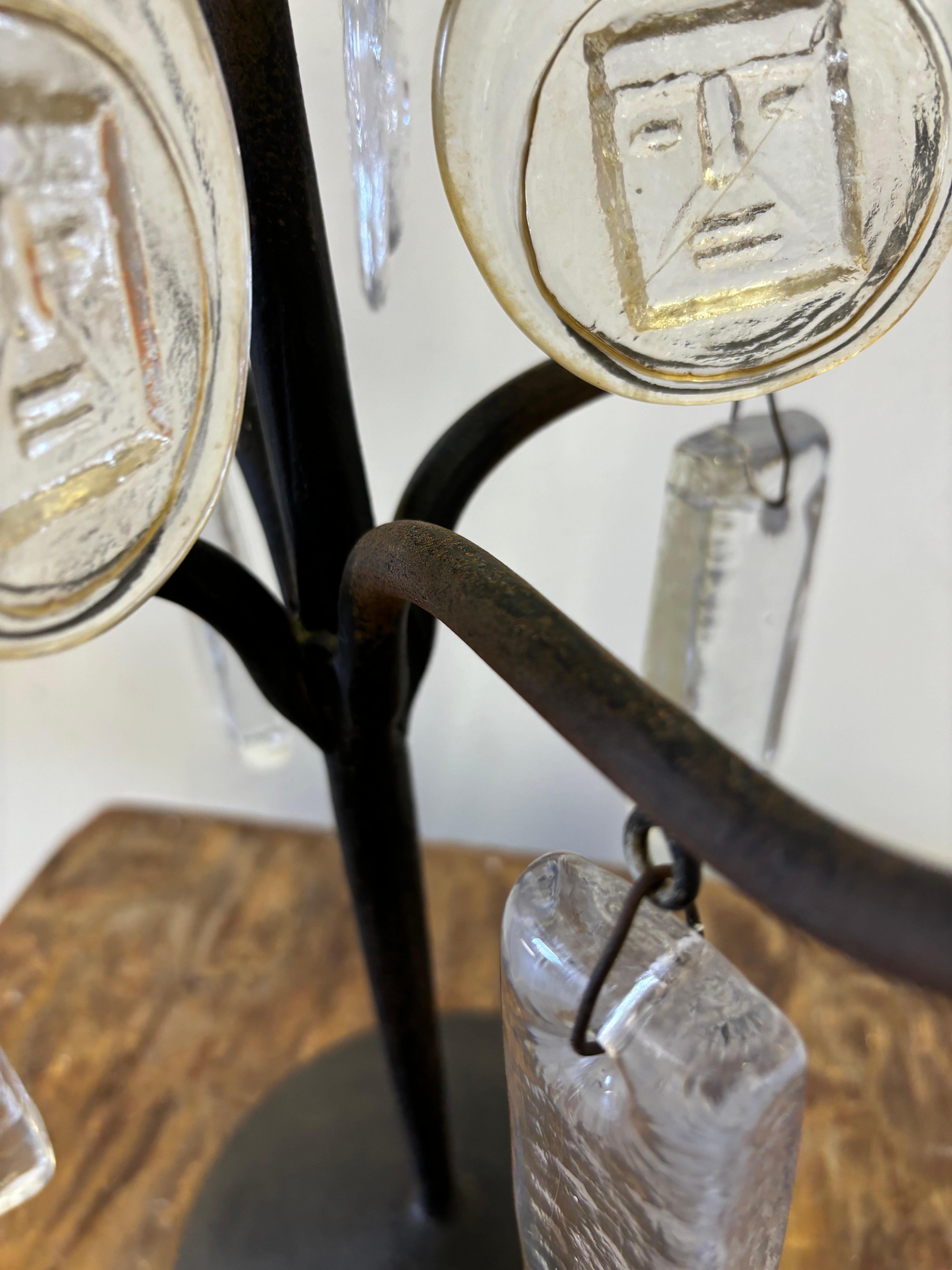 Scandinavo moderno Candelabra in ferro forgiato a mano di Erik Hoglund con pendenti in vetro artistico di Boda in vendita
