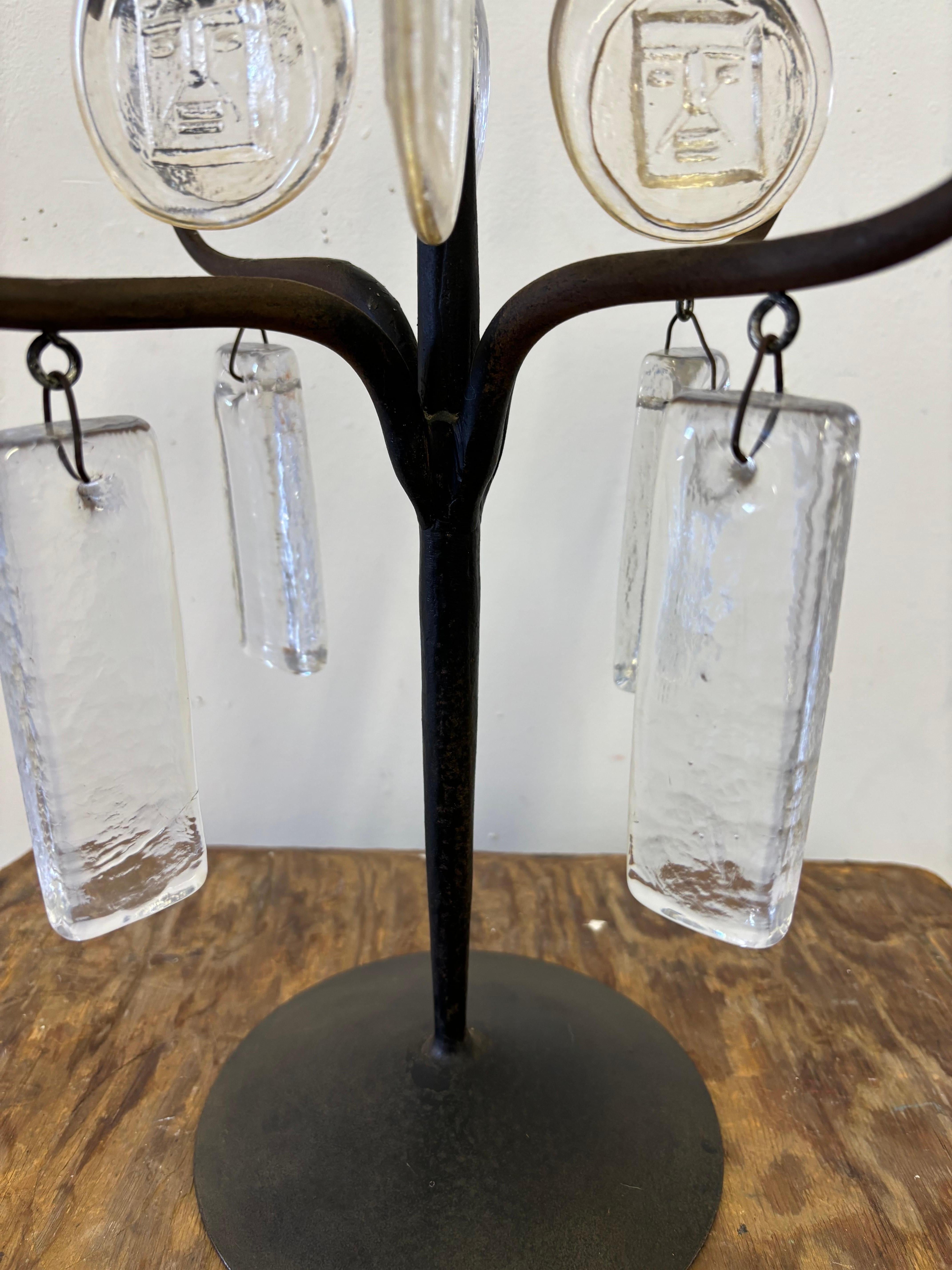 Vetro artistico Candelabra in ferro forgiato a mano di Erik Hoglund con pendenti in vetro artistico di Boda in vendita