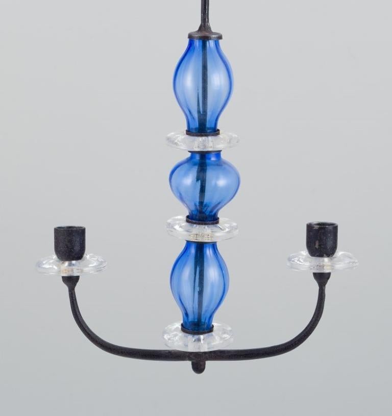 Erik Höglund (1932-1998) for Kosta Boda, Sweden. Rare two-armed hanging candle holder in cast iron and mouth-blown art glass.
Mid-20th century.
In perfect condition.
Dimensions: H 35.0 cm x W 27.0 cm x D 6.5 cm.
