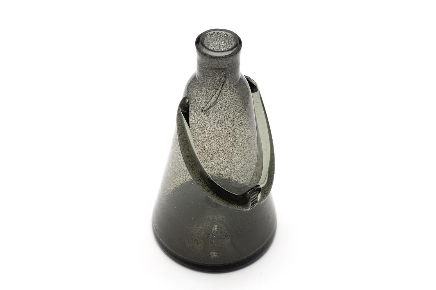 Metà XX secolo Erik Höglund / BOTTIGLIA DI PERSONE (CARBORUNDUM GRIGIO) H228 / Boda Glasbruk / Anni '50 in vendita