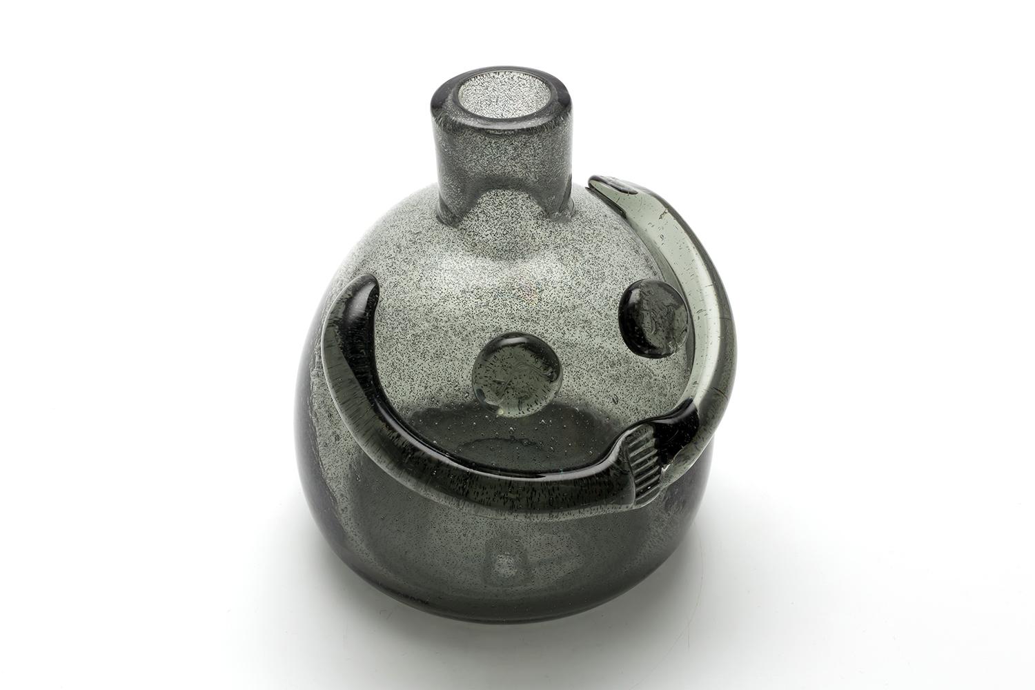 Metà XX secolo Erik Höglund / BOTTIGLIA DI PERSONE (CARBORUNDUM GRIGIO) H875 / Boda Glasbruk / Anni '50 in vendita