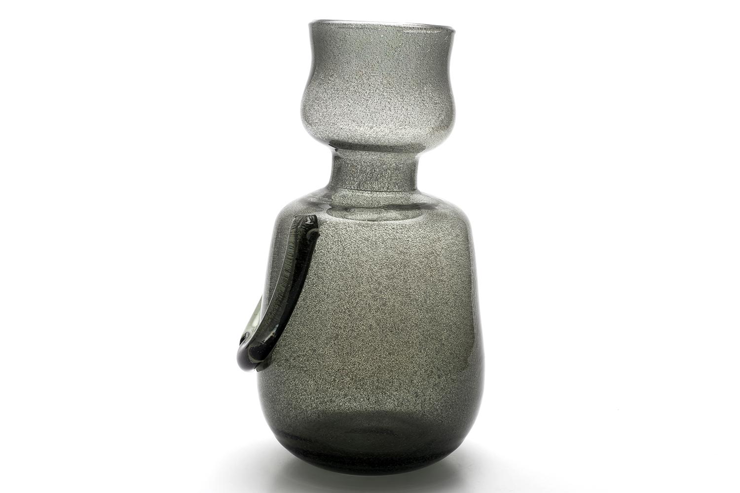 Scandinavo moderno Erik Höglund / BOTTIGLIA DI PERSONE (CARBORUNDUM GRIGIO) H884 / Boda Glasbruk / Anni '50 in vendita
