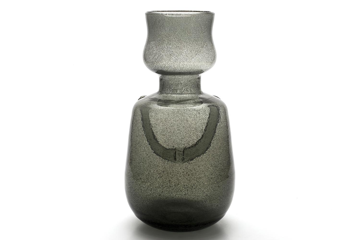 Svedese Erik Höglund / BOTTIGLIA DI PERSONE (CARBORUNDUM GRIGIO) H884 / Boda Glasbruk / Anni '50 in vendita