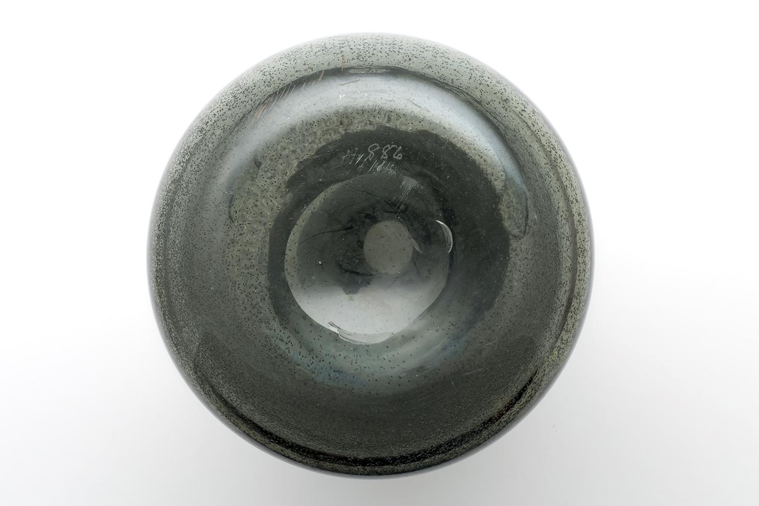 Erik Höglund / PEOPLE BOTTLE(GREY CARBORUNDUM) H886 / Boda Glasbruk / 1950s en vente 2