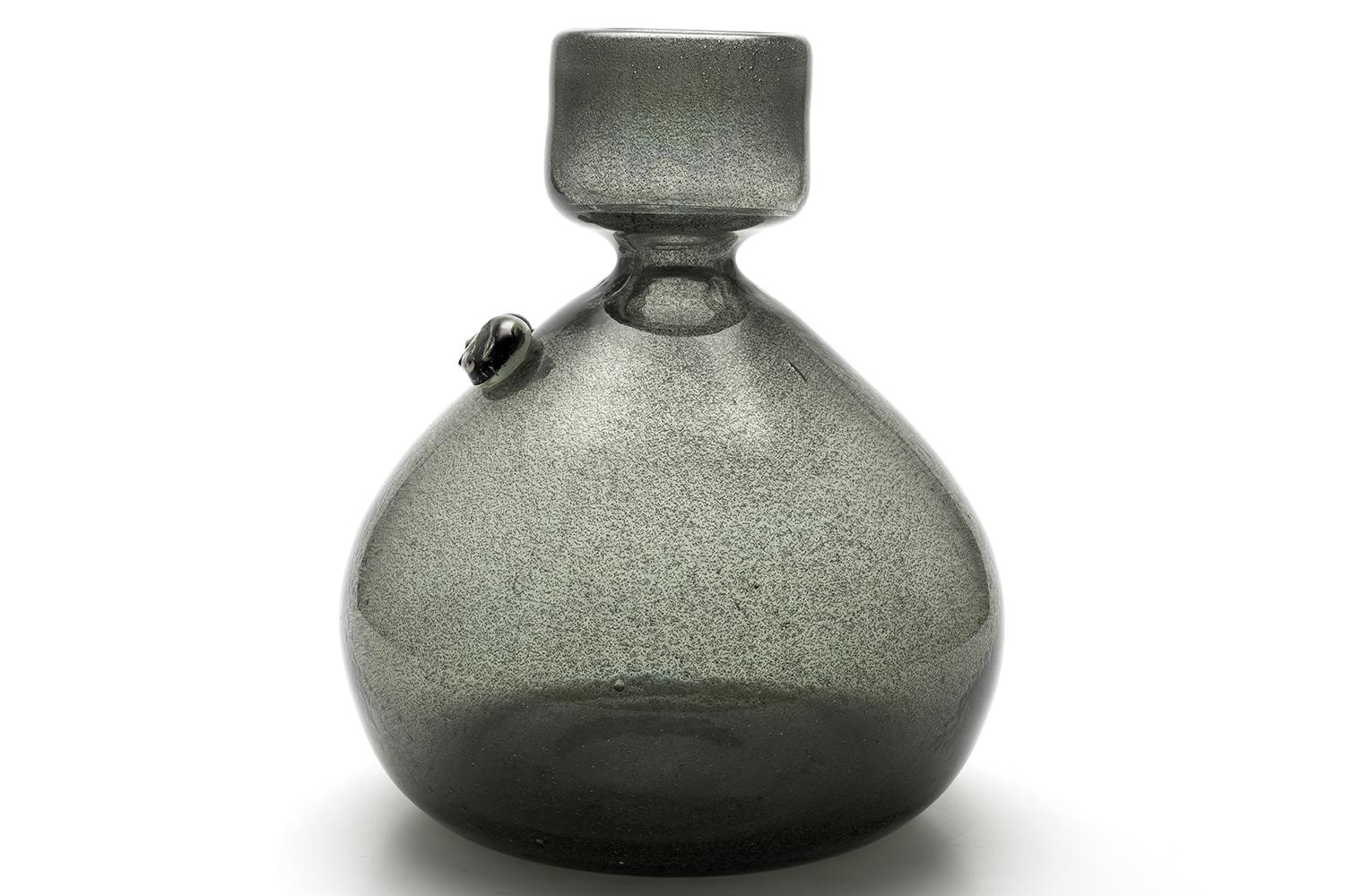Scandinavian Modern Erik Höglund / PEOPLE BOTTLE(GREY CARBORUNDUM) H887 / Boda Glasbruk / 1950s For Sale